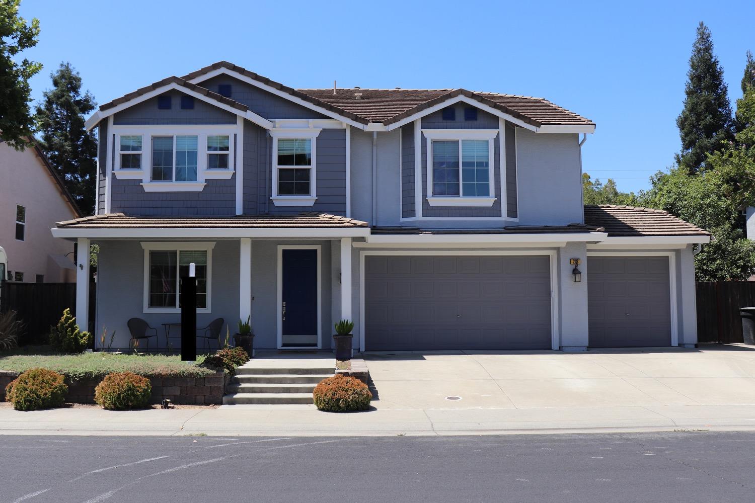 Detail Gallery Image 1 of 1 For 208 Lenader, Roseville,  CA 95747 - 4 Beds | 2/1 Baths