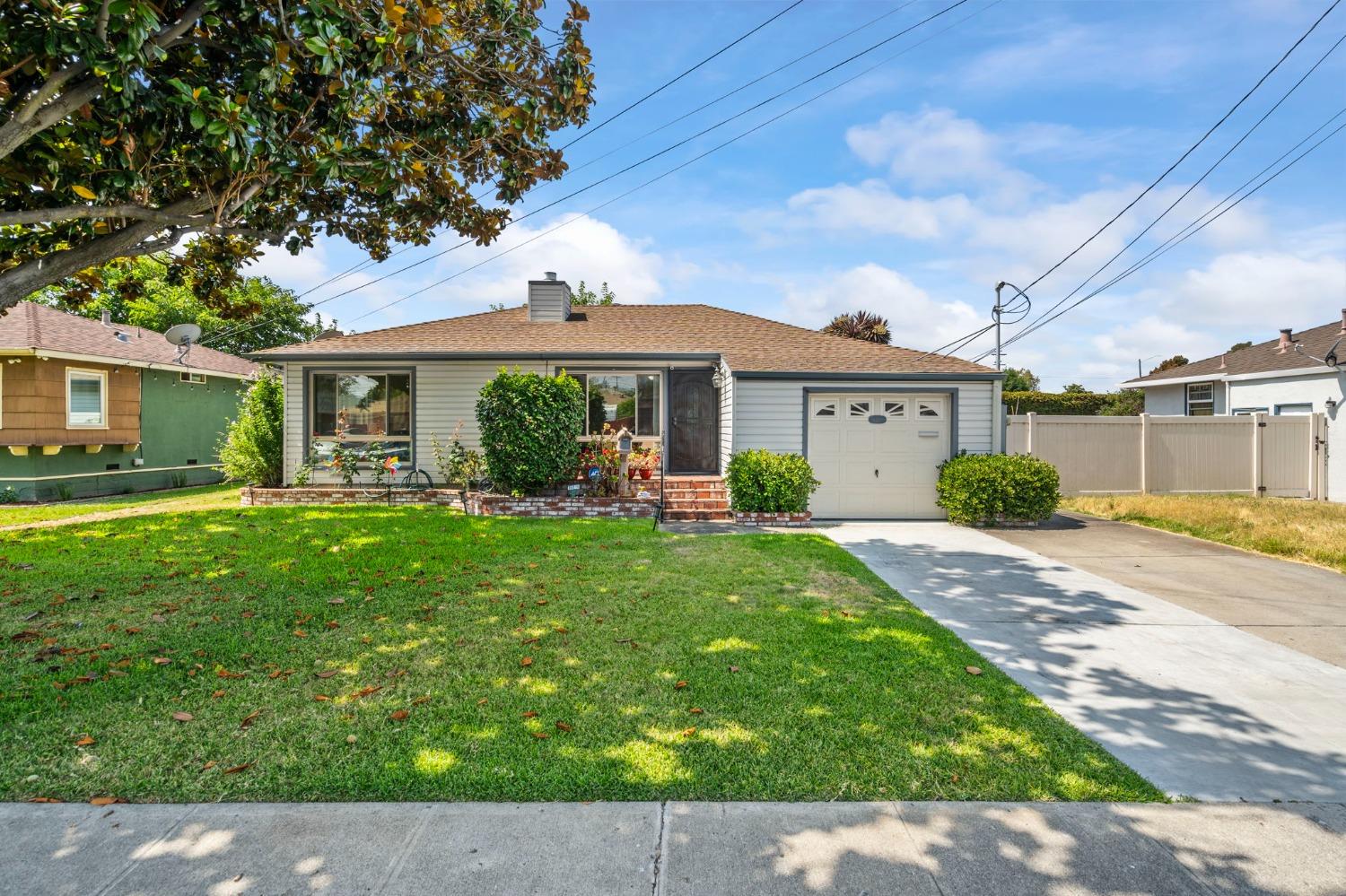 Detail Gallery Image 1 of 1 For 16029 via Arroyo, San Lorenzo,  CA 94580 - 3 Beds | 1 Baths