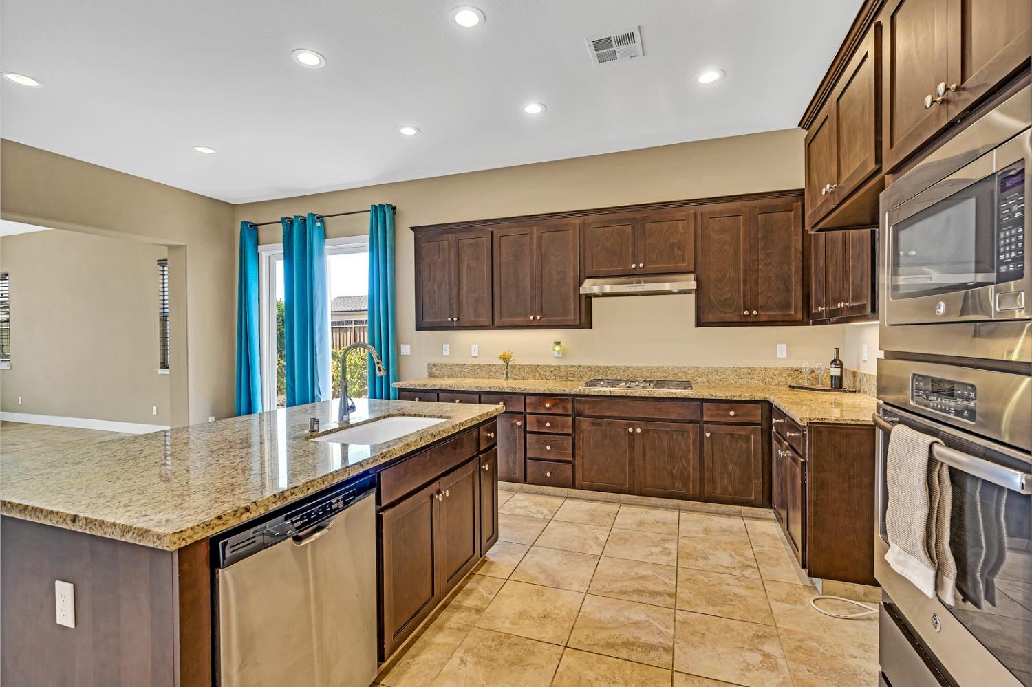 Chert Court, Los Banos, California image 7