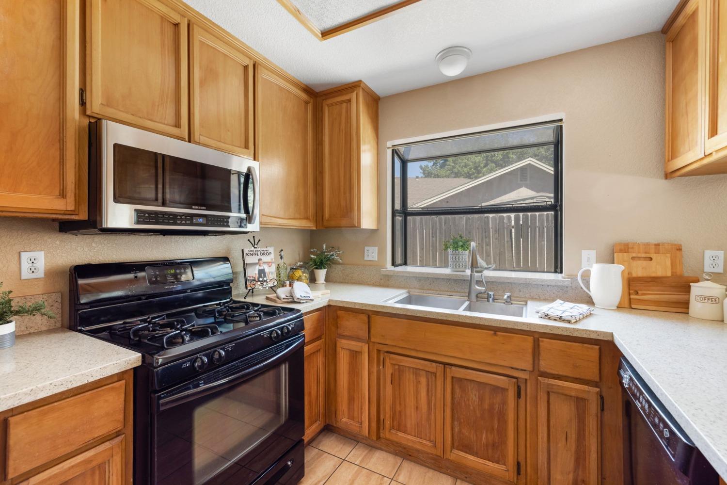 Warmuth Court, Antelope, California image 9