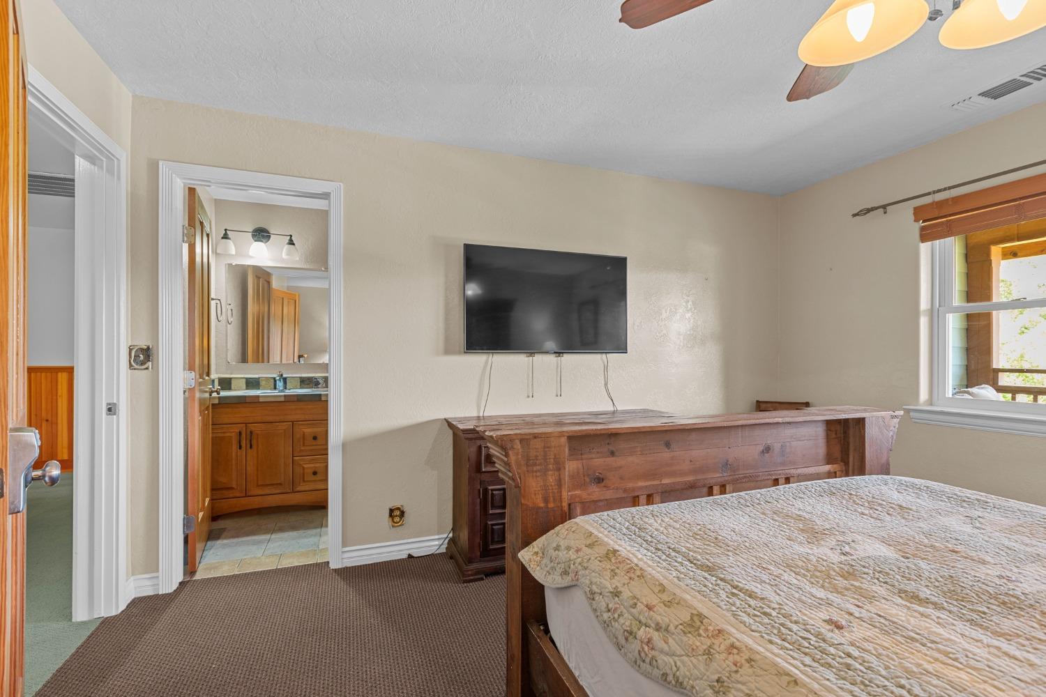 Detail Gallery Image 16 of 76 For 27949 Cherokee St, Nevada City,  CA 95959 - 8 Beds | 8/1 Baths