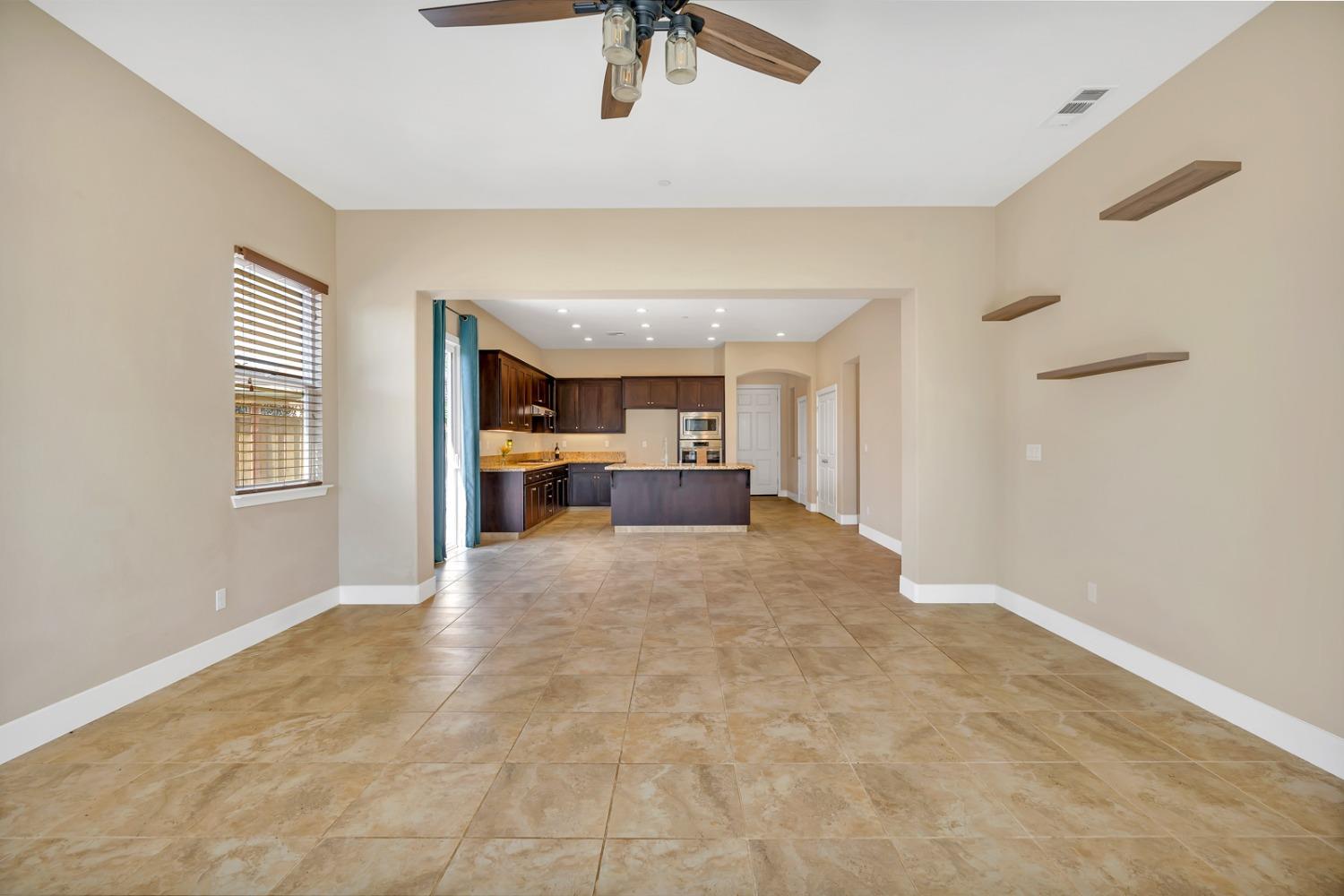 Chert Court, Los Banos, California image 16