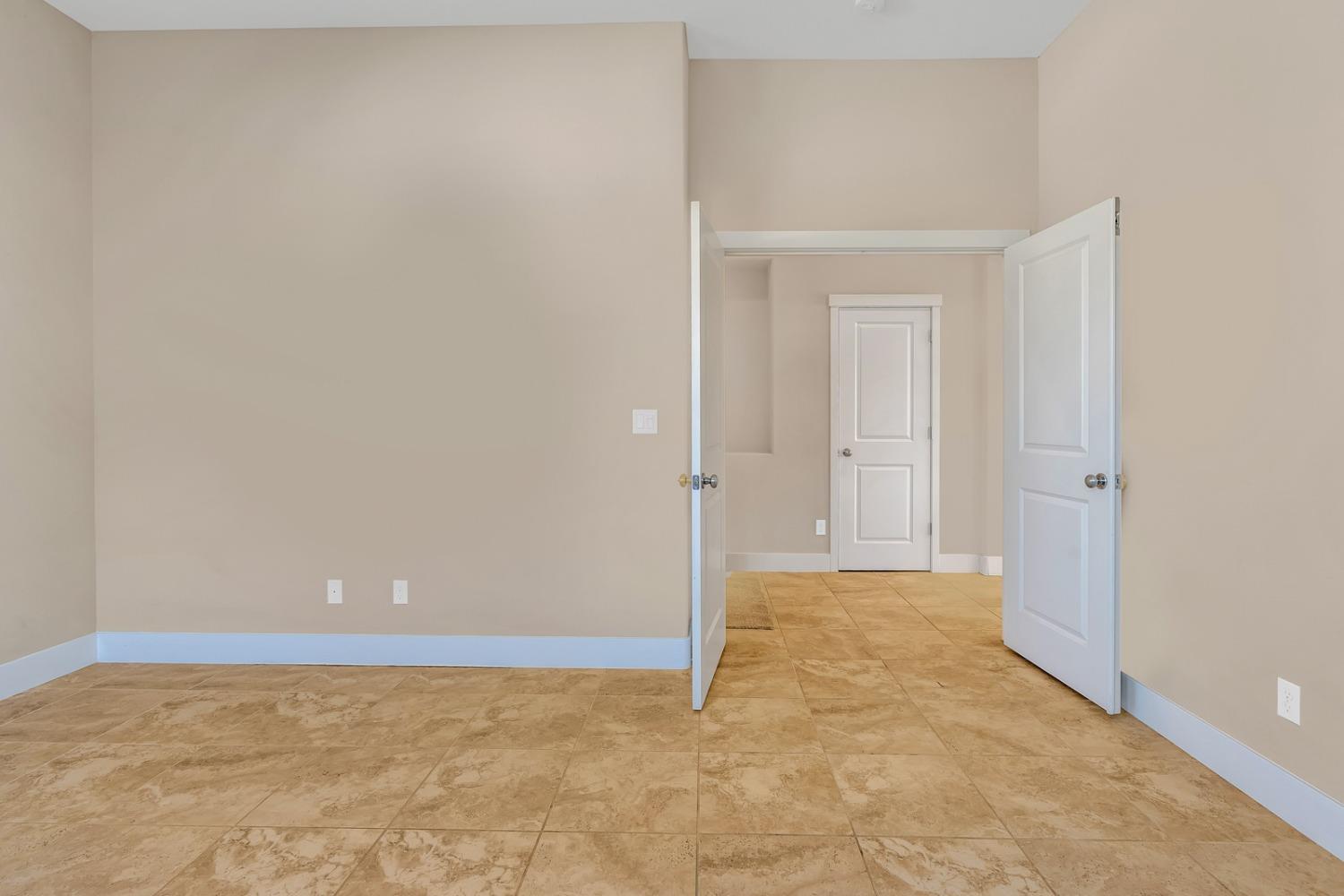 Chert Court, Los Banos, California image 5