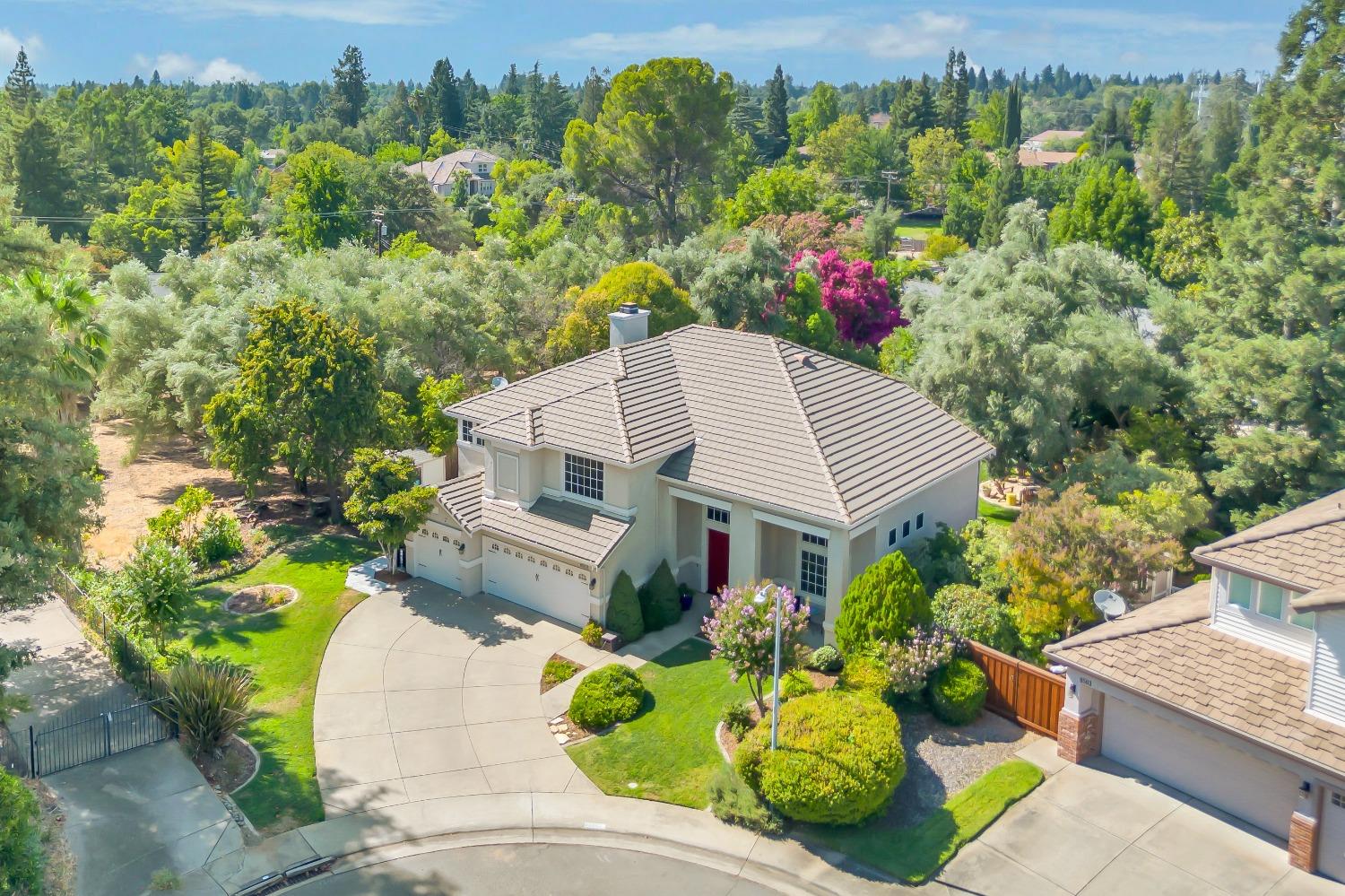 Detail Gallery Image 1 of 1 For 8501 Rolling Green Way, Fair Oaks,  CA 95628 - 5 Beds | 3 Baths