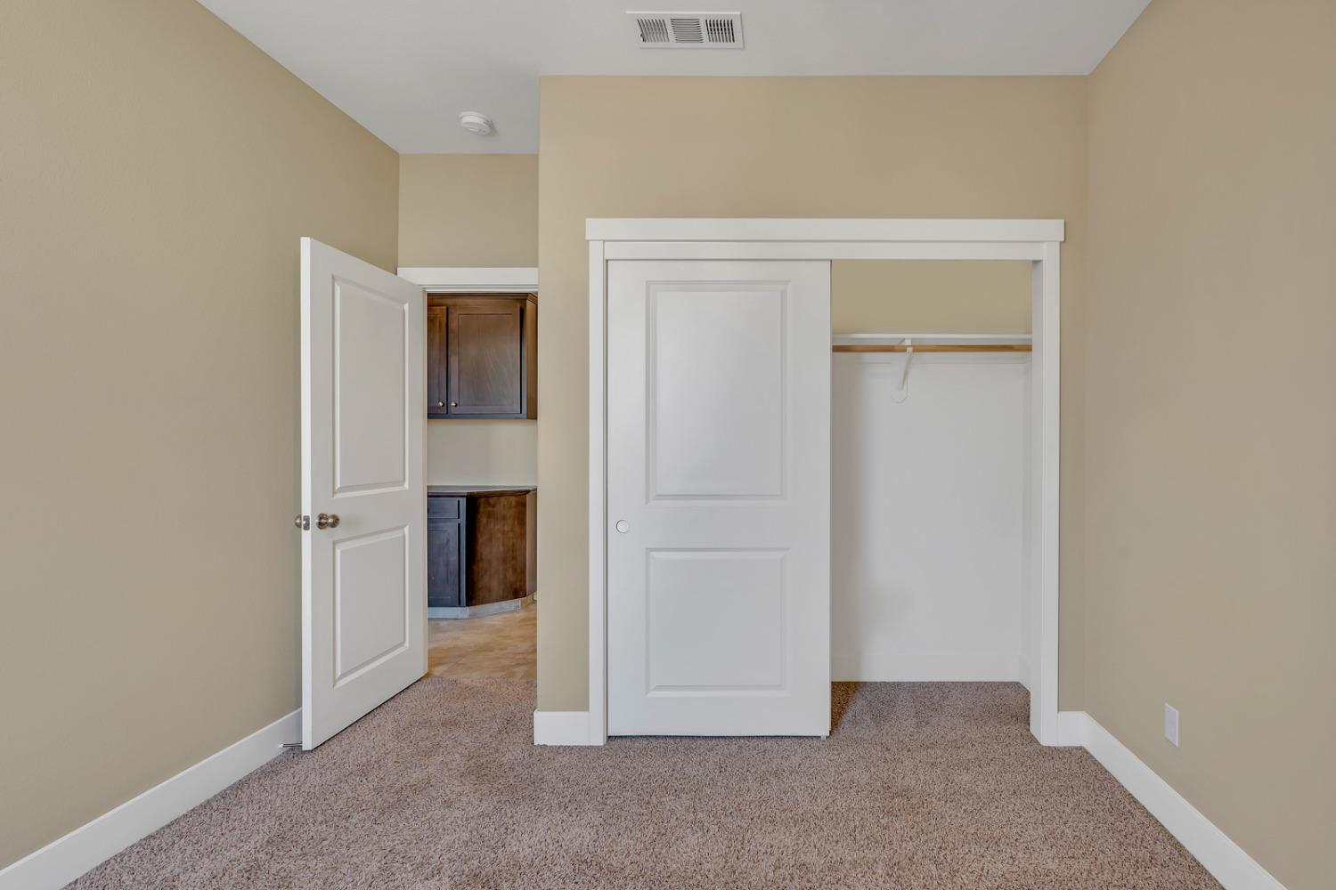 Chert Court, Los Banos, California image 20
