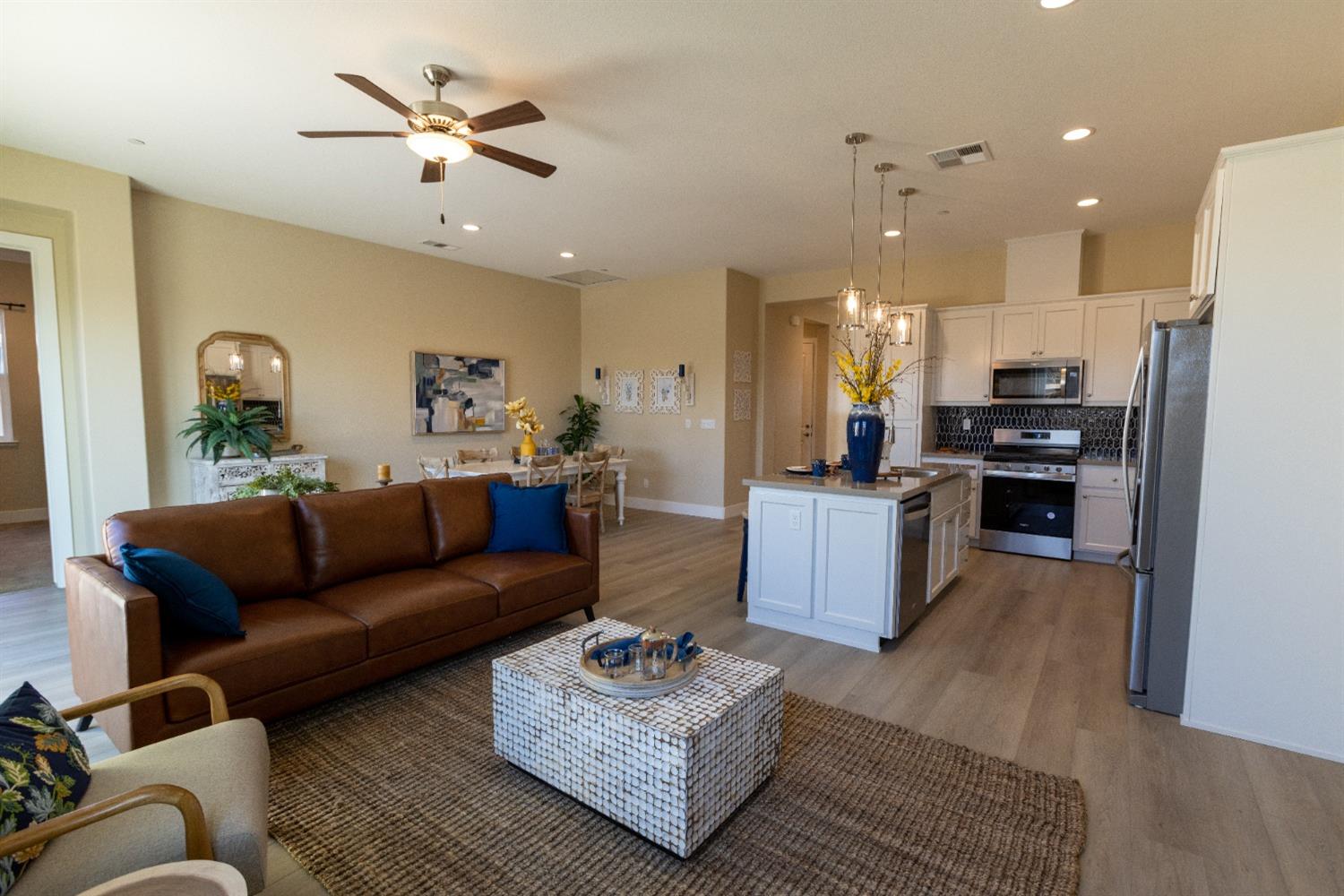 Detail Gallery Image 3 of 19 For 741 Prairie Way, Oakdale,  CA 95361 - 3 Beds | 2 Baths