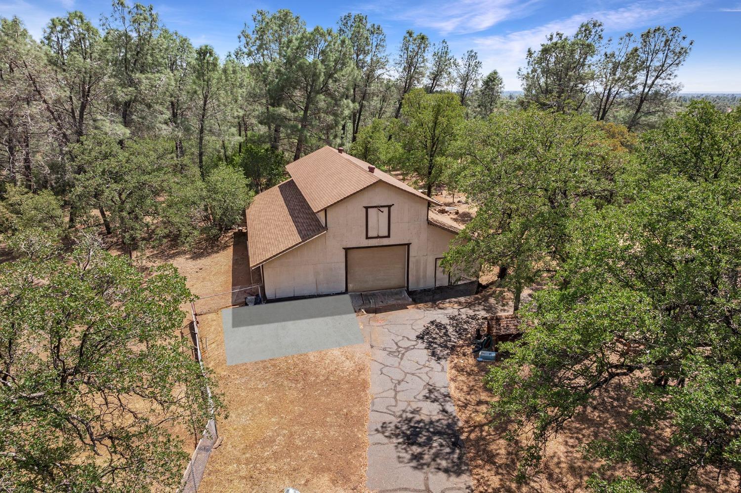 Detail Gallery Image 12 of 14 For 23038 Elk Trail East, Redding,  CA 96003 - 4 Beds | 3/1 Baths