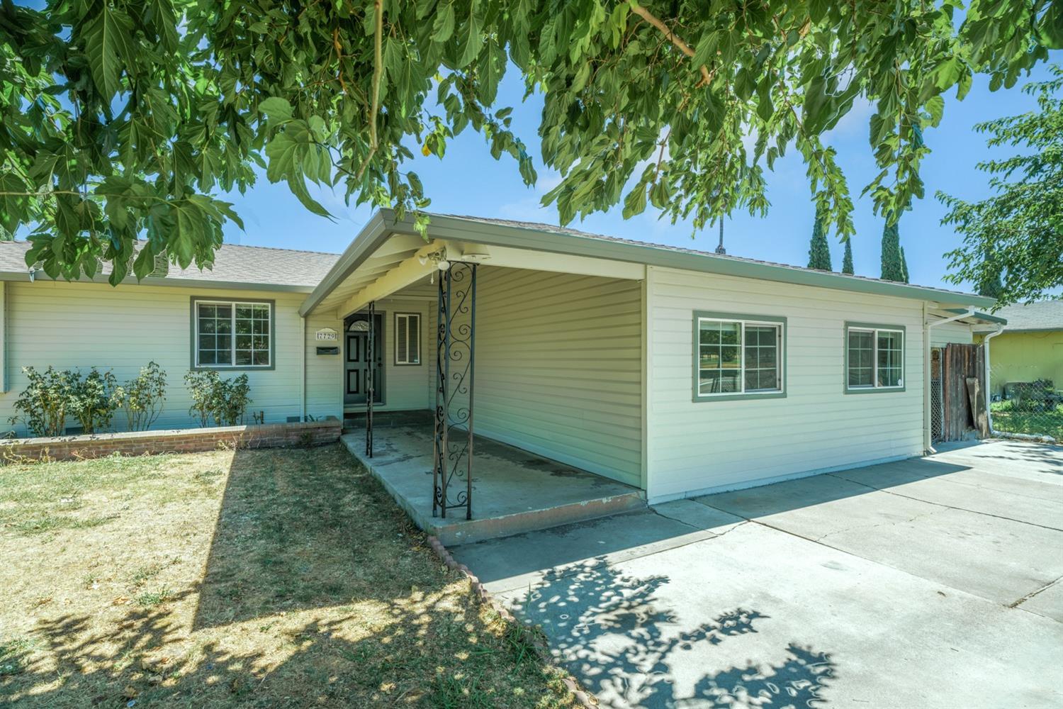 Detail Gallery Image 1 of 1 For 7729 24th St, Sacramento,  CA 95832 - 5 Beds | 2 Baths