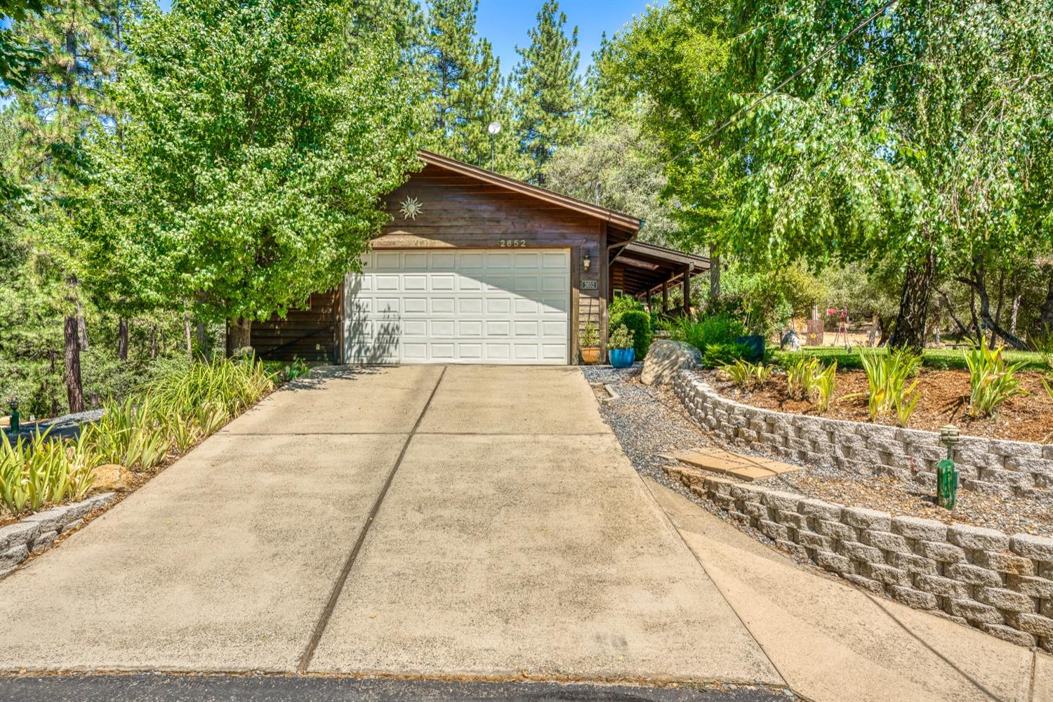 Detail Gallery Image 3 of 56 For 2652 Leaning Tree Rd, Placerville,  CA 95667 - 3 Beds | 2/1 Baths