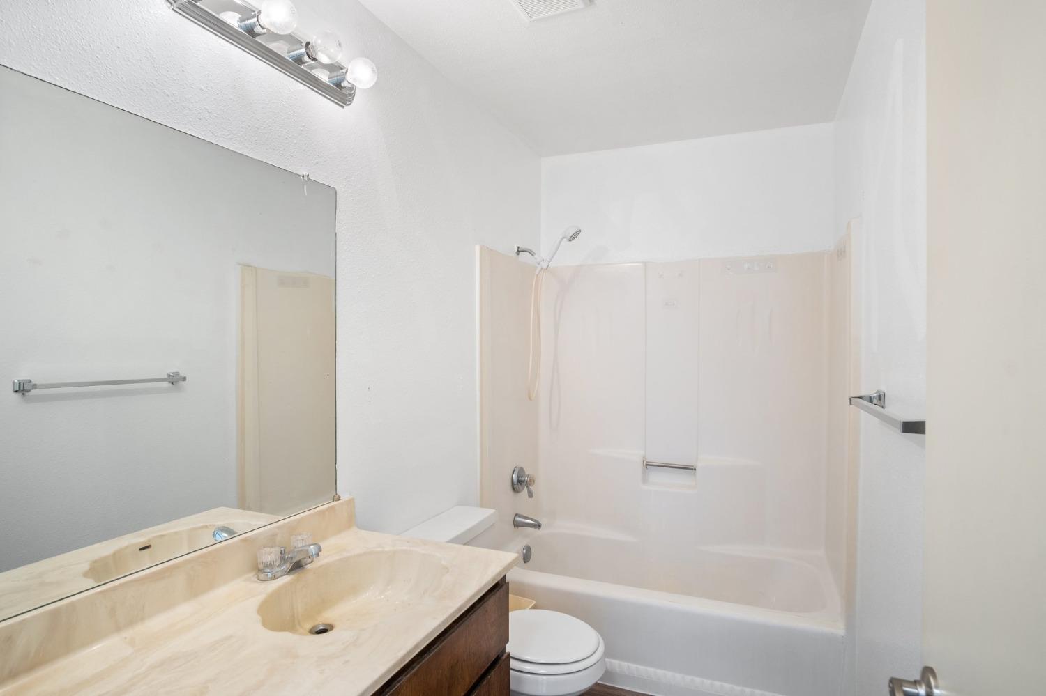 Detail Gallery Image 23 of 38 For 1394 Pajaro Ave #20,  Manteca,  CA 95336 - 2 Beds | 2 Baths