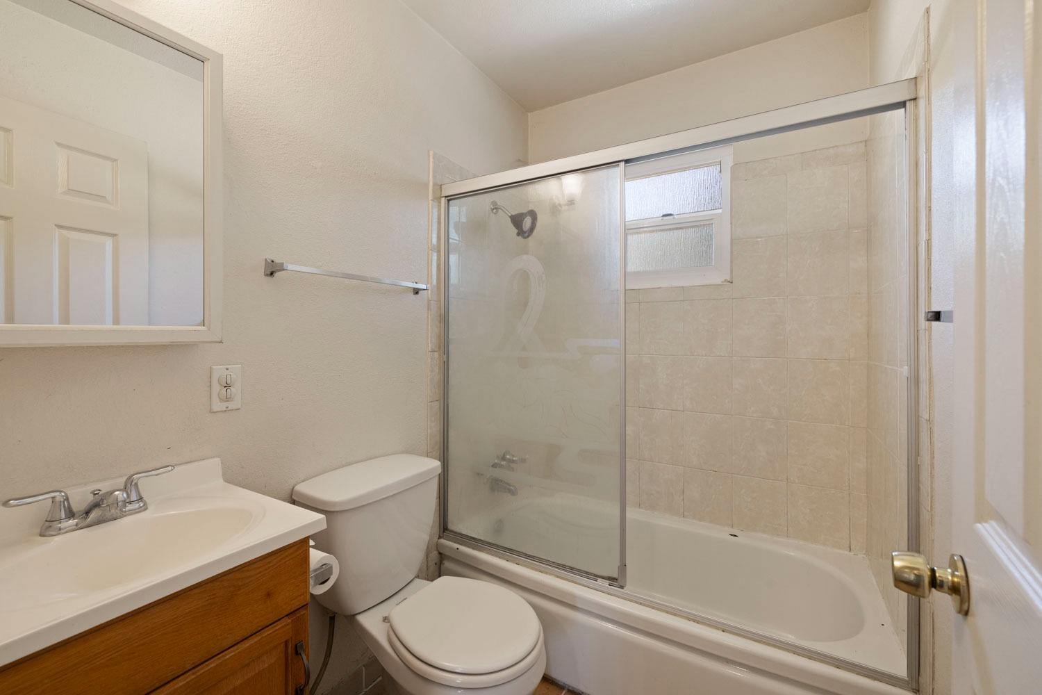 Detail Gallery Image 7 of 28 For 7501 Coral Ln, Stockton,  CA 95207 - 3 Beds | 2 Baths