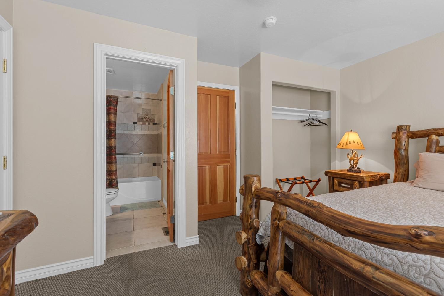 Detail Gallery Image 9 of 76 For 27949 Cherokee St, Nevada City,  CA 95959 - 8 Beds | 8/1 Baths