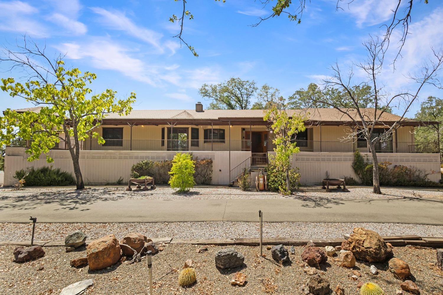 Detail Gallery Image 2 of 17 For 23038 Elk Trail East, Redding,  CA 96003 - 4 Beds | 3/1 Baths