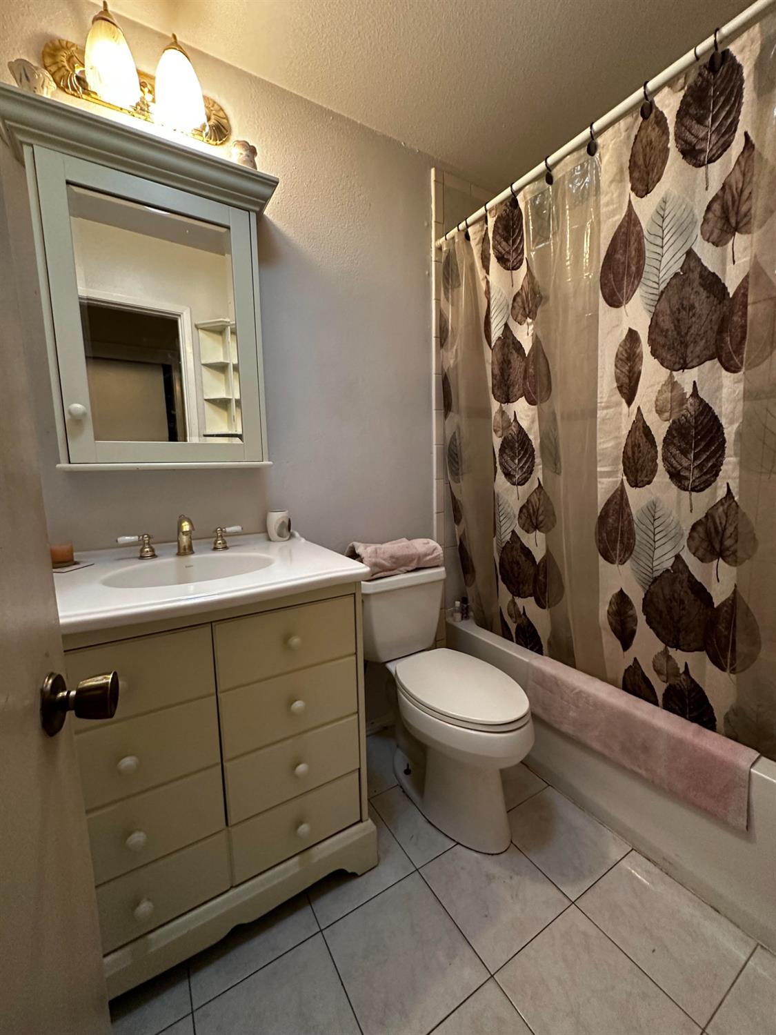 Detail Gallery Image 7 of 8 For 1500 Brixton Ln, Modesto,  CA 95356 - 3 Beds | 2 Baths