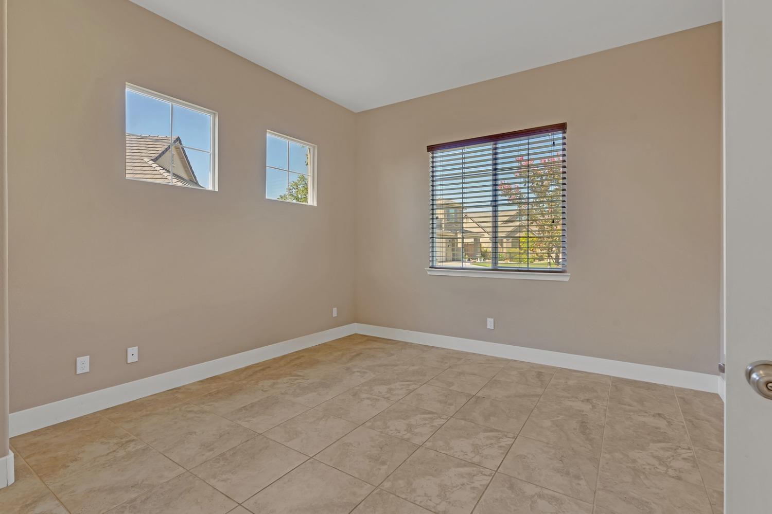 Chert Court, Los Banos, California image 4