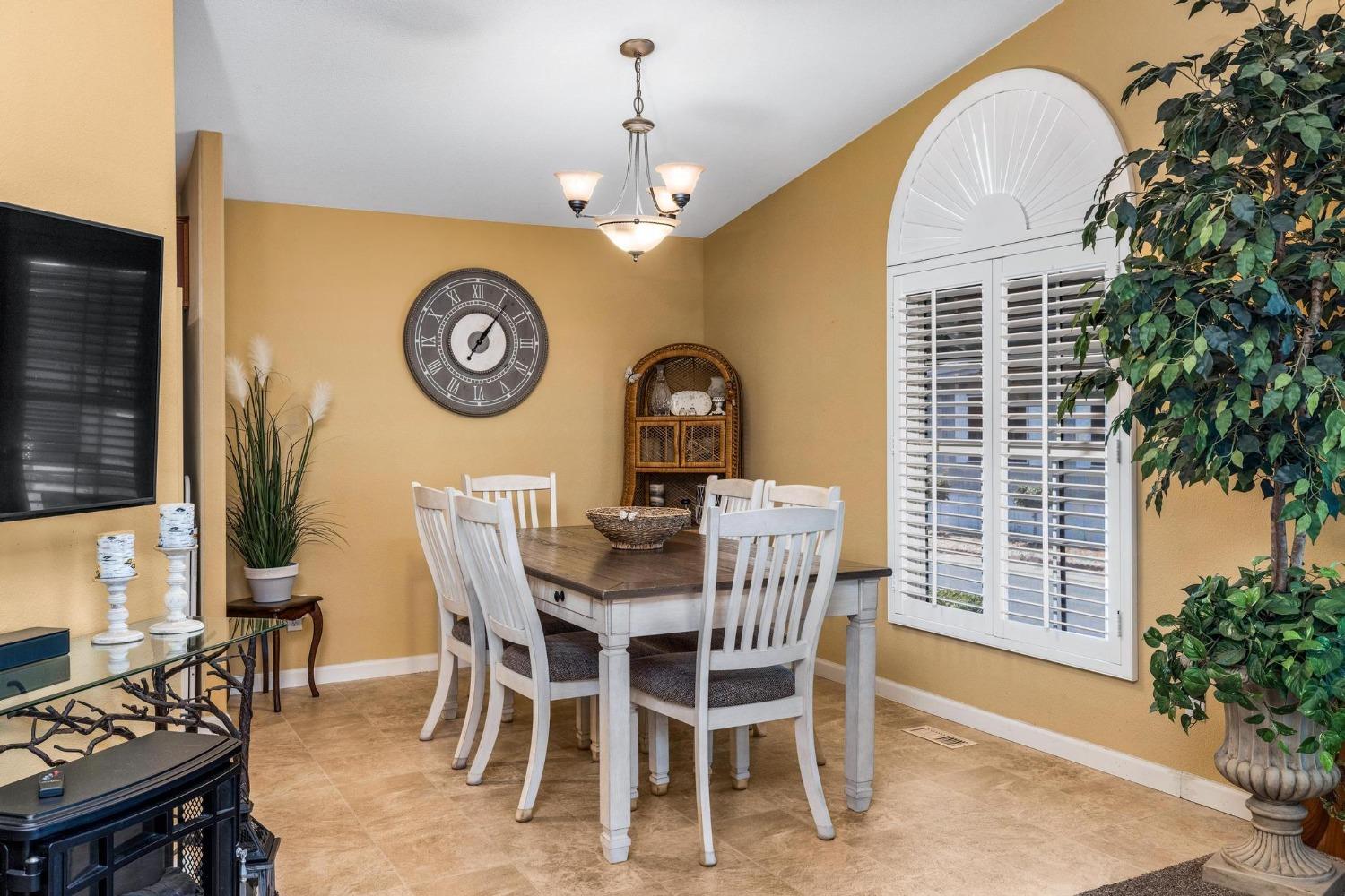 Detail Gallery Image 9 of 22 For 1830 E Yosemite, Manteca,  CA 95336 - 3 Beds | 2 Baths