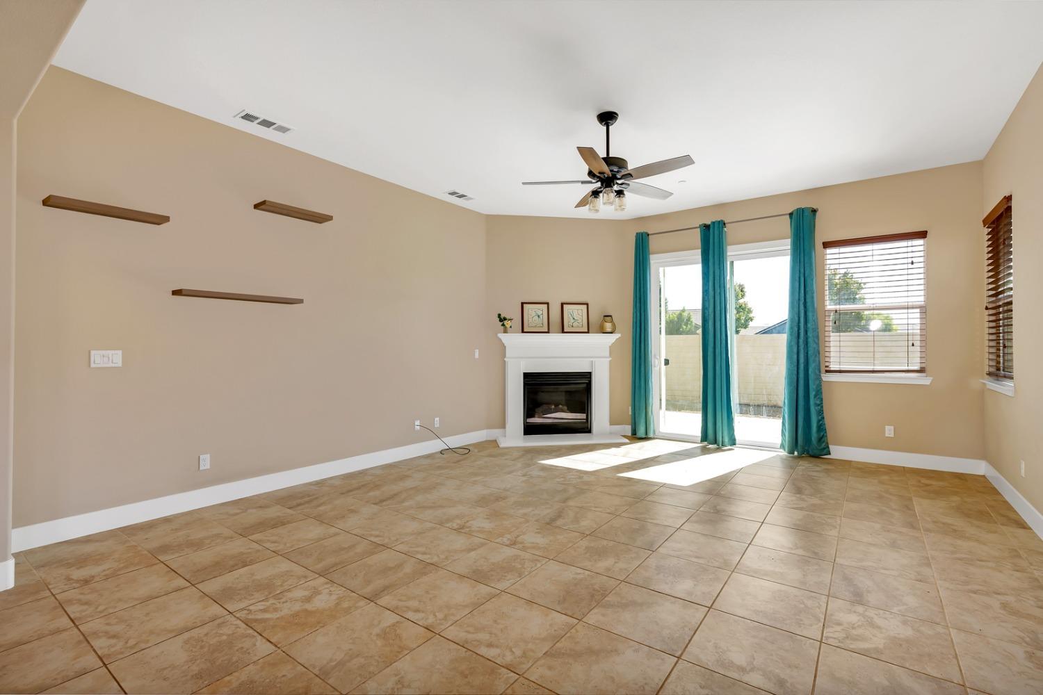 Chert Court, Los Banos, California image 15