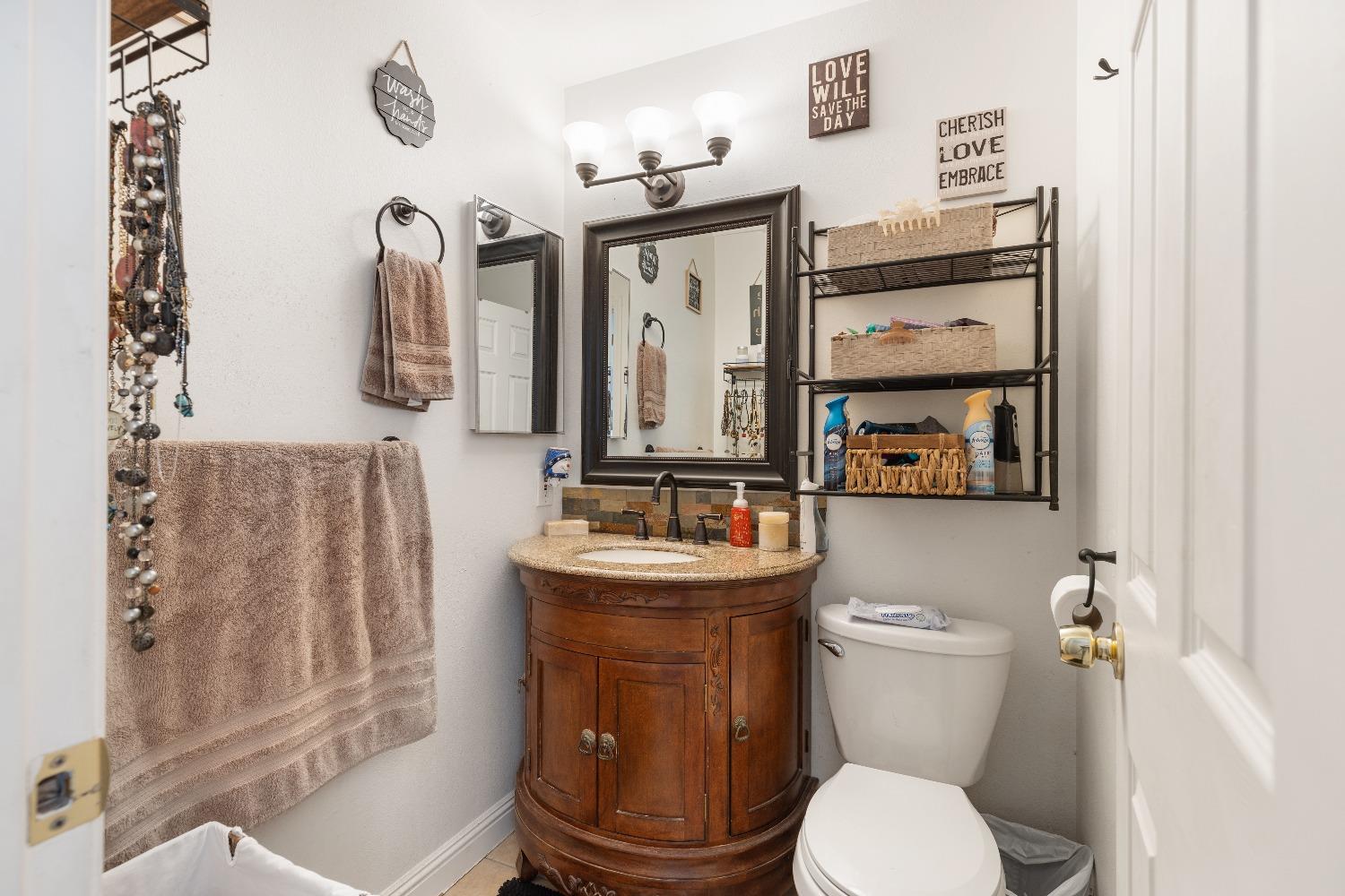 Detail Gallery Image 14 of 20 For 6678 Weatherby Way, Sacramento,  CA 95842 - 4 Beds | 2 Baths