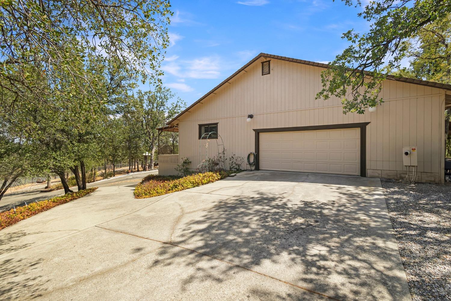 Detail Gallery Image 11 of 17 For 23038 Elk Trail East, Redding,  CA 96003 - 4 Beds | 3/1 Baths