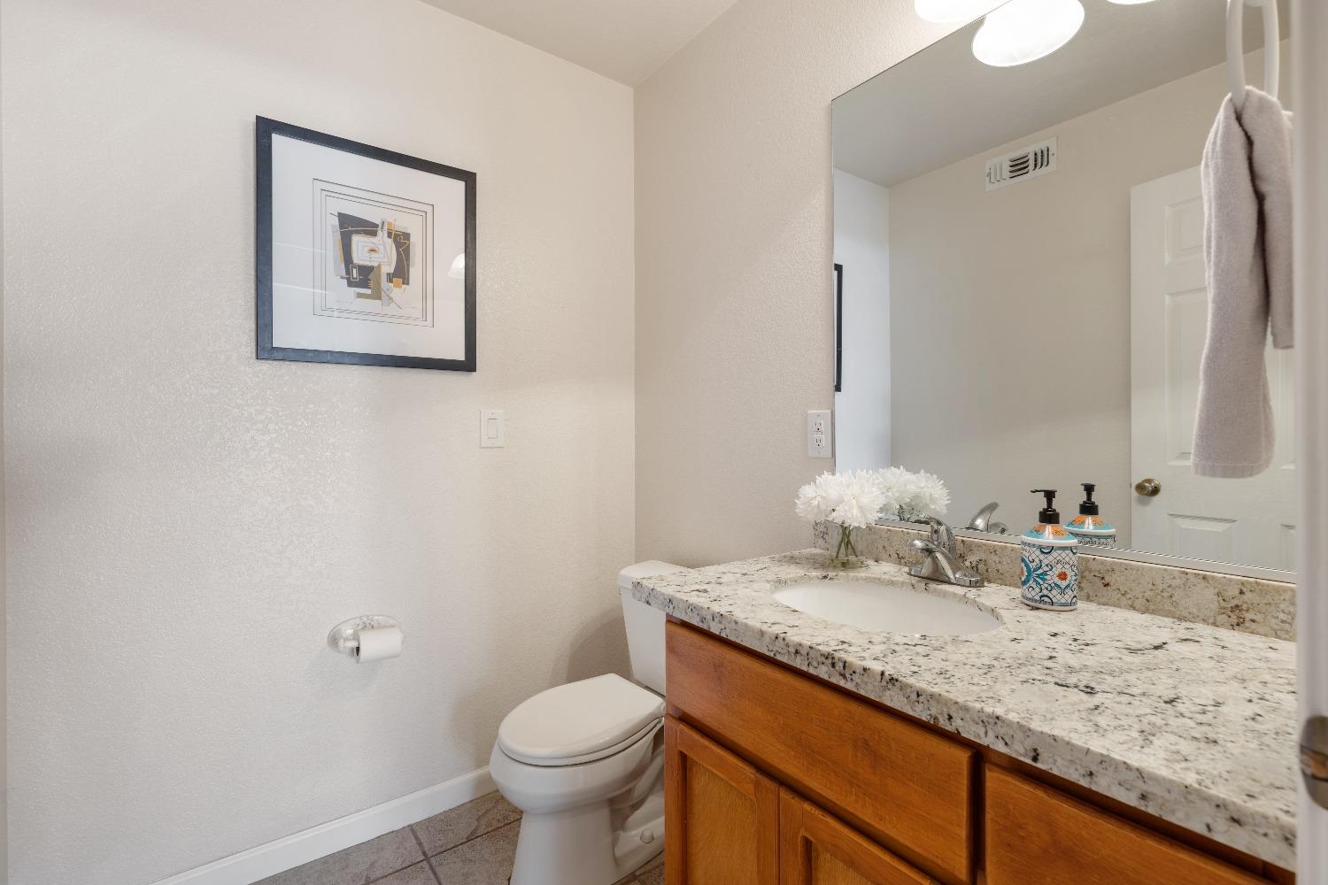 Detail Gallery Image 10 of 21 For 8251 Holly Dr, Citrus Heights,  CA 95610 - 3 Beds | 2/1 Baths