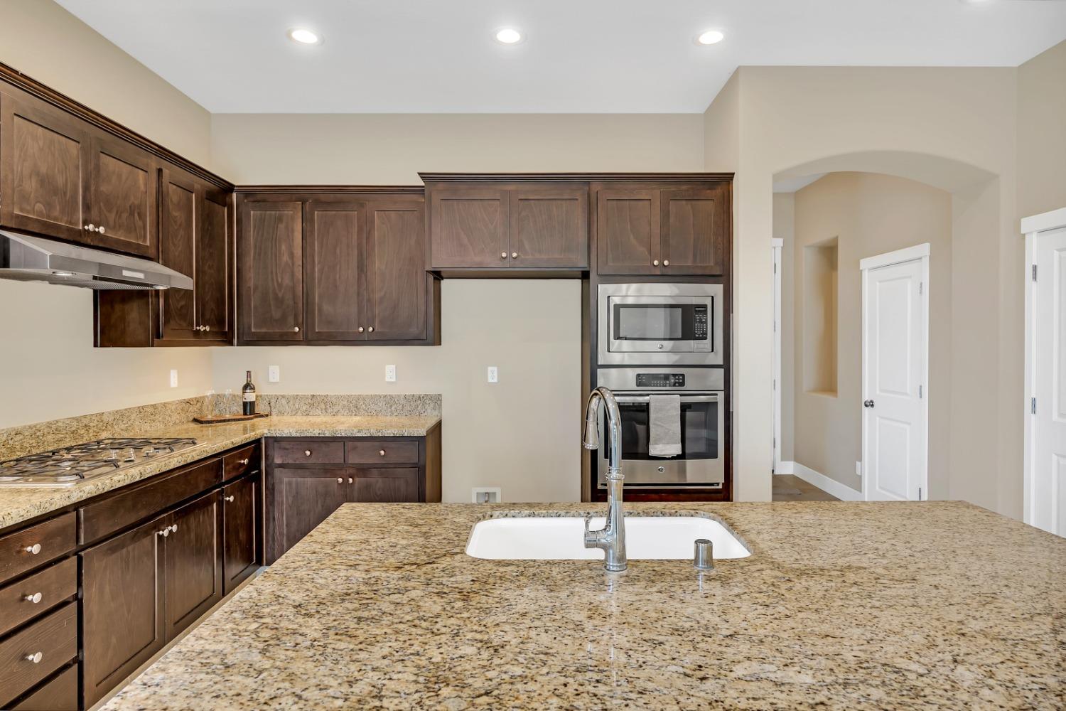Chert Court, Los Banos, California image 9