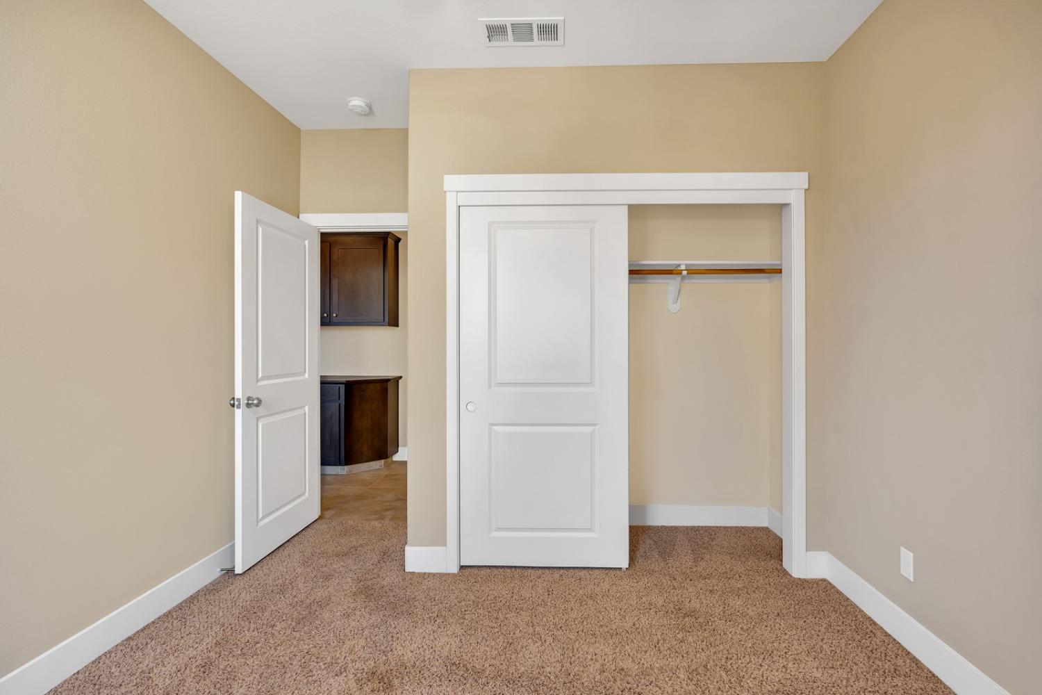 Chert Court, Los Banos, California image 23