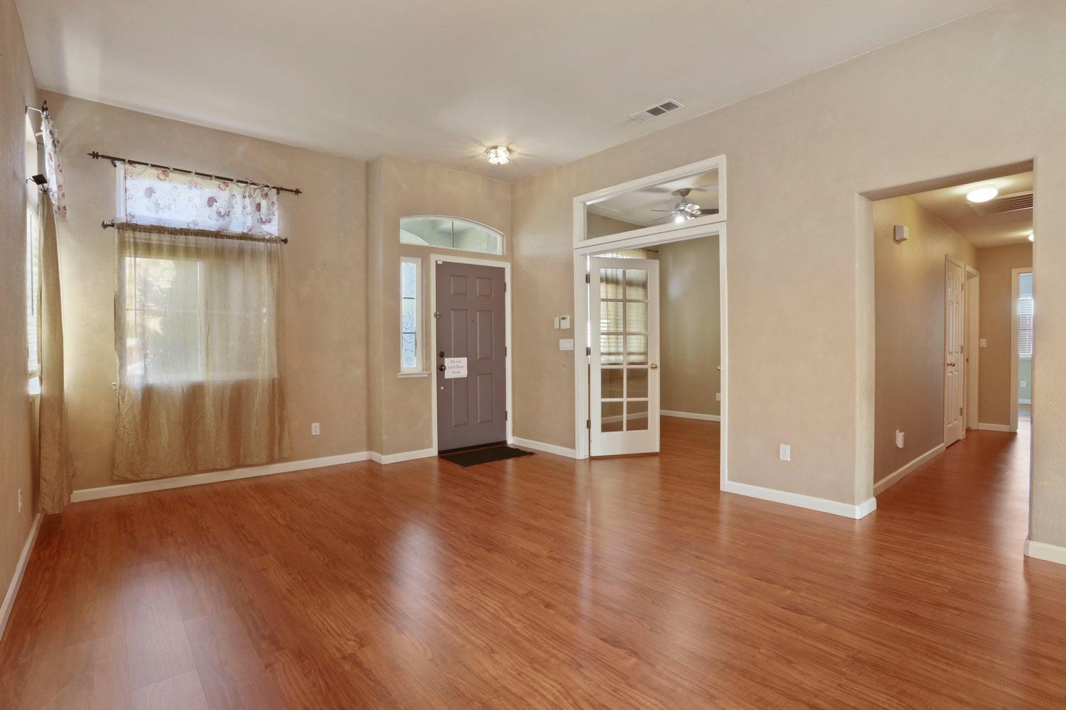 Detail Gallery Image 7 of 41 For 952 Shortland Cir, Manteca,  CA 95337 - 3 Beds | 2 Baths