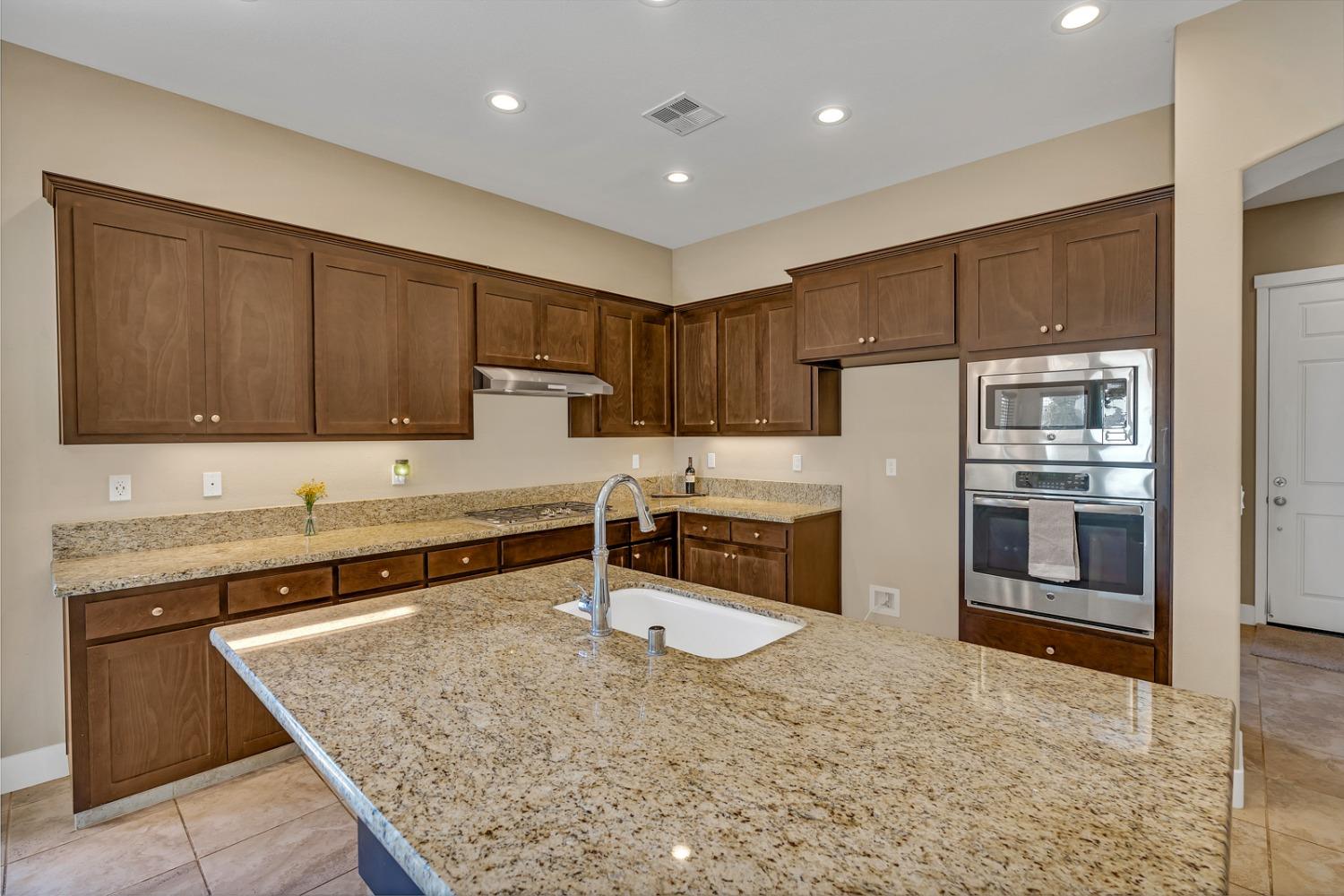 Chert Court, Los Banos, California image 8