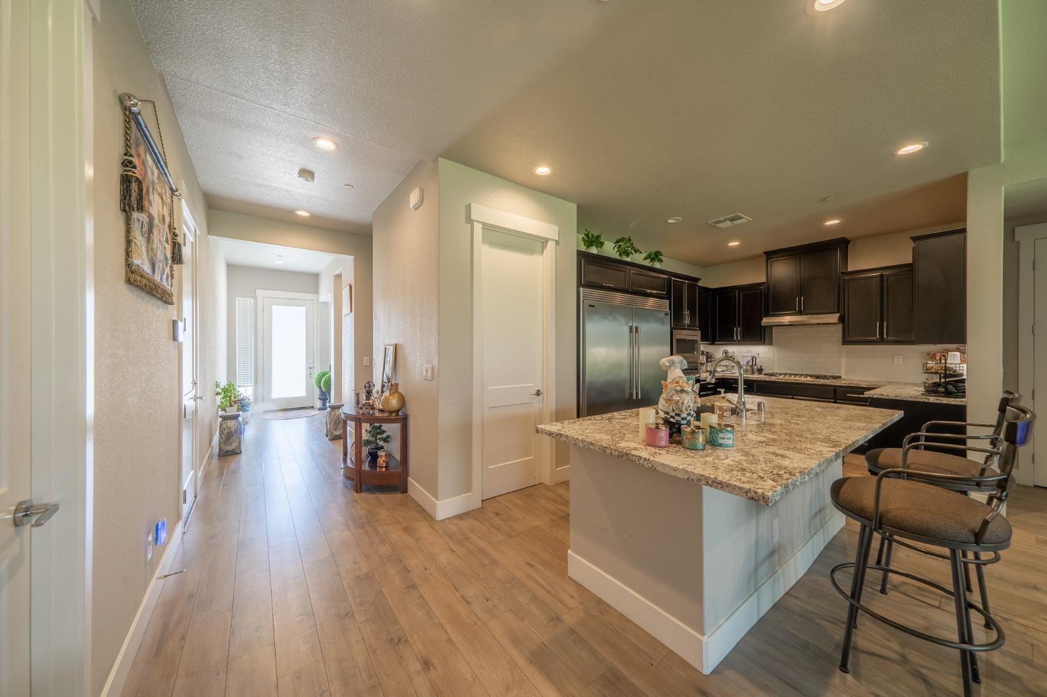 Detail Gallery Image 9 of 26 For 1847 Outrigger Ln, Lathrop,  CA 95330 - 6 Beds | 5/1 Baths