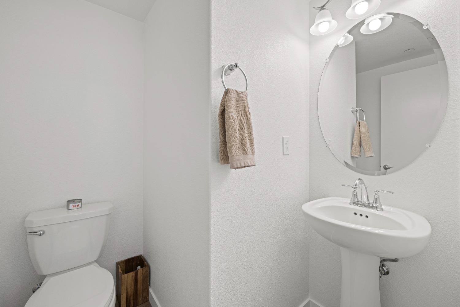 Detail Gallery Image 7 of 27 For 2251 Monte Cassino Ln, Sacramento,  CA 95825 - 2 Beds | 2/1 Baths