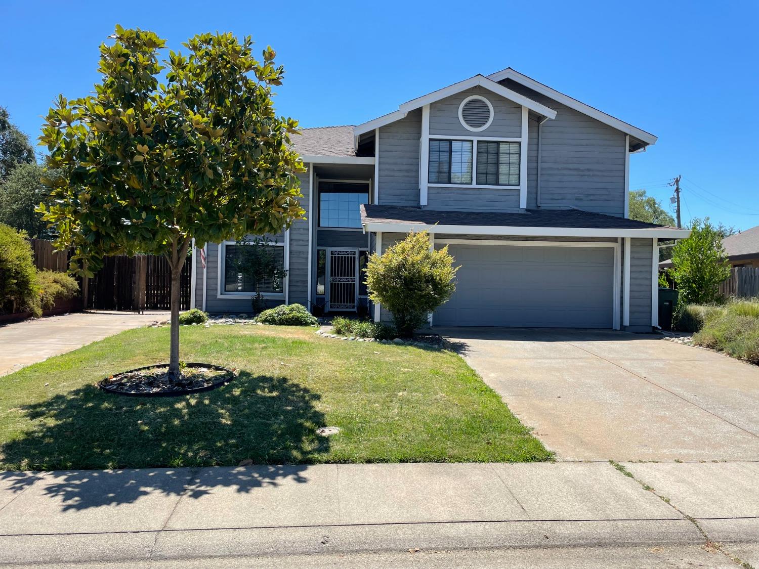 Detail Gallery Image 1 of 1 For 1563 E Colonial Pkwy, Roseville,  CA 95661 - 4 Beds | 2/1 Baths