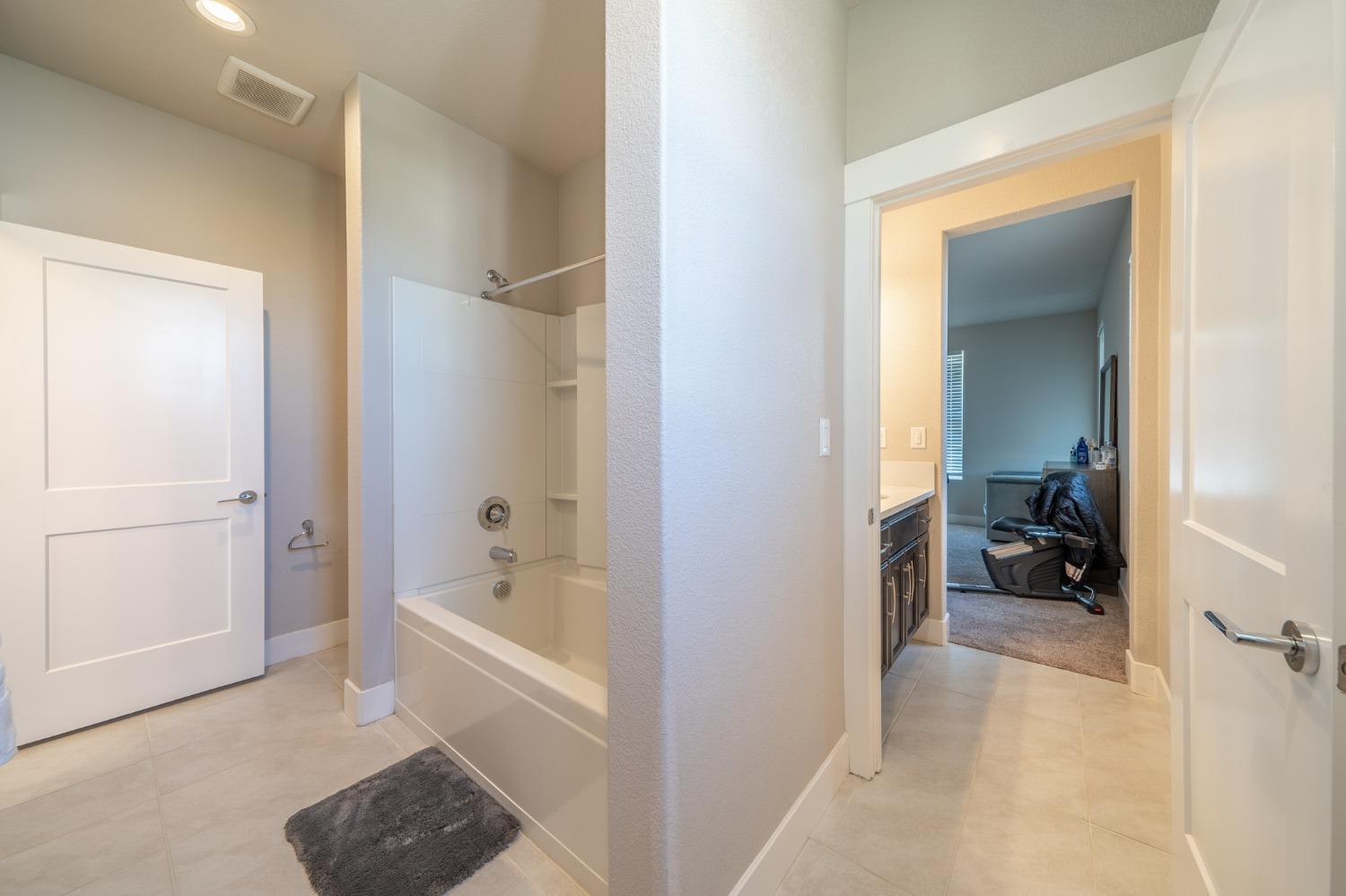 Detail Gallery Image 20 of 26 For 1847 Outrigger Ln, Lathrop,  CA 95330 - 6 Beds | 5/1 Baths