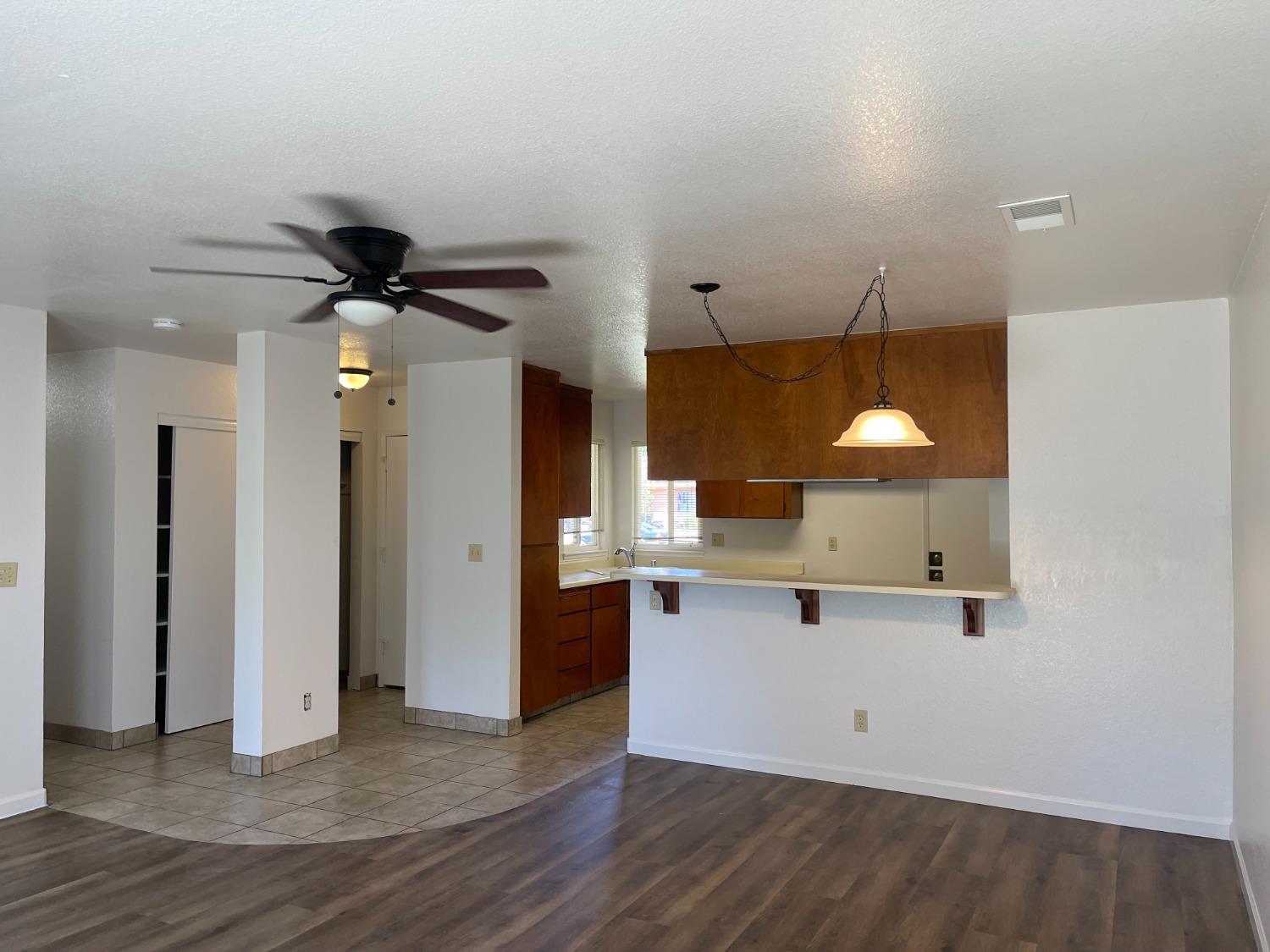 Detail Gallery Image 3 of 20 For 1216 E Sutherland Dr, Stockton,  CA 95210 - 3 Beds | 2 Baths