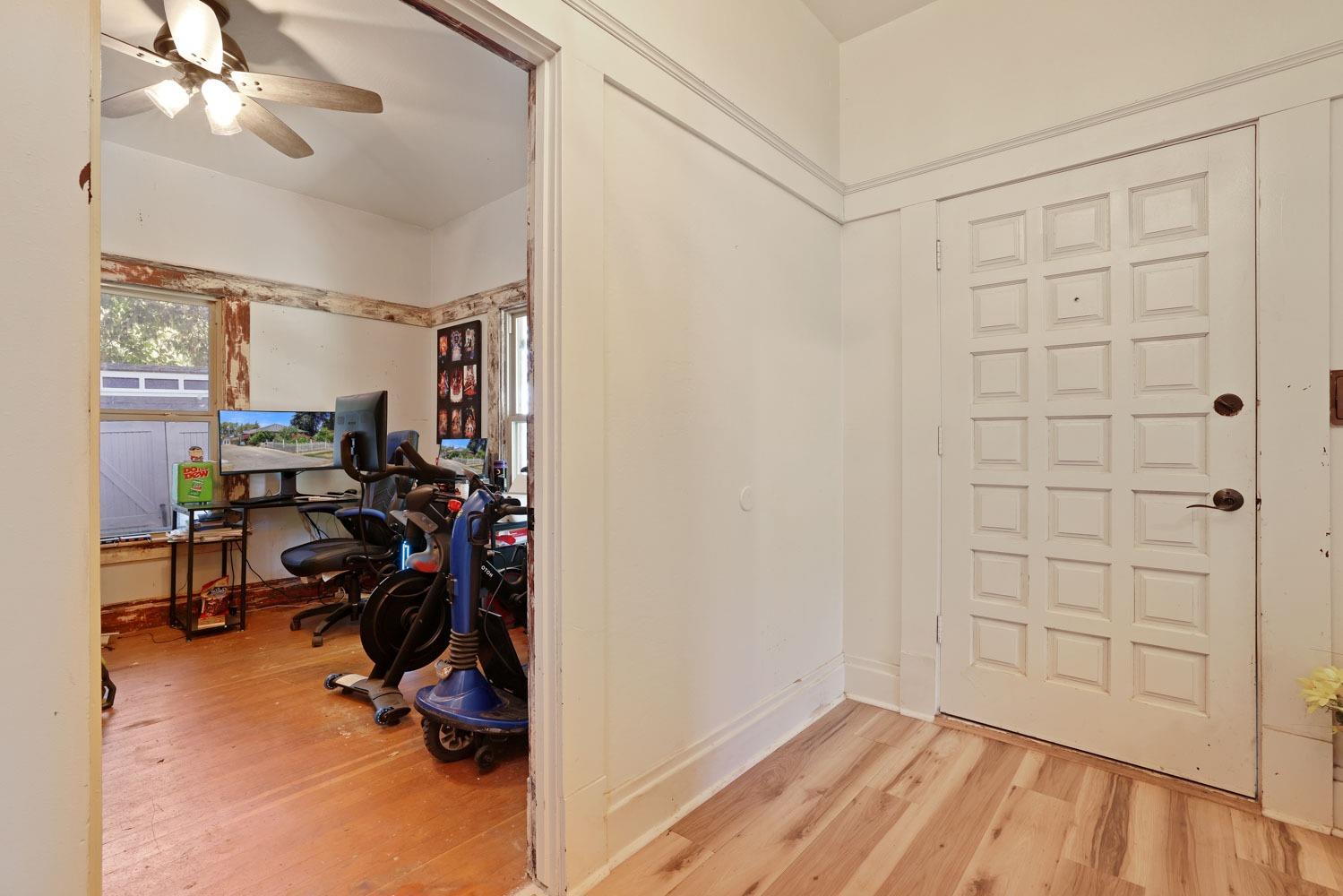 Detail Gallery Image 9 of 39 For 437 E Walnut, Lodi,  CA 95240 - 3 Beds | 2 Baths