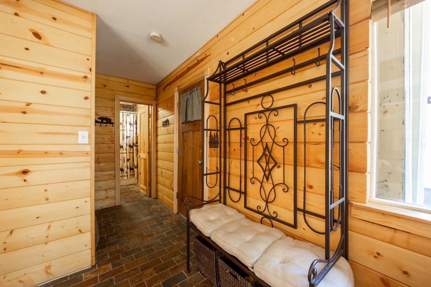 Detail Gallery Image 6 of 42 For 51035 Conifer Dr, Soda Springs,  CA 95728 - 3 Beds | 1/1 Baths