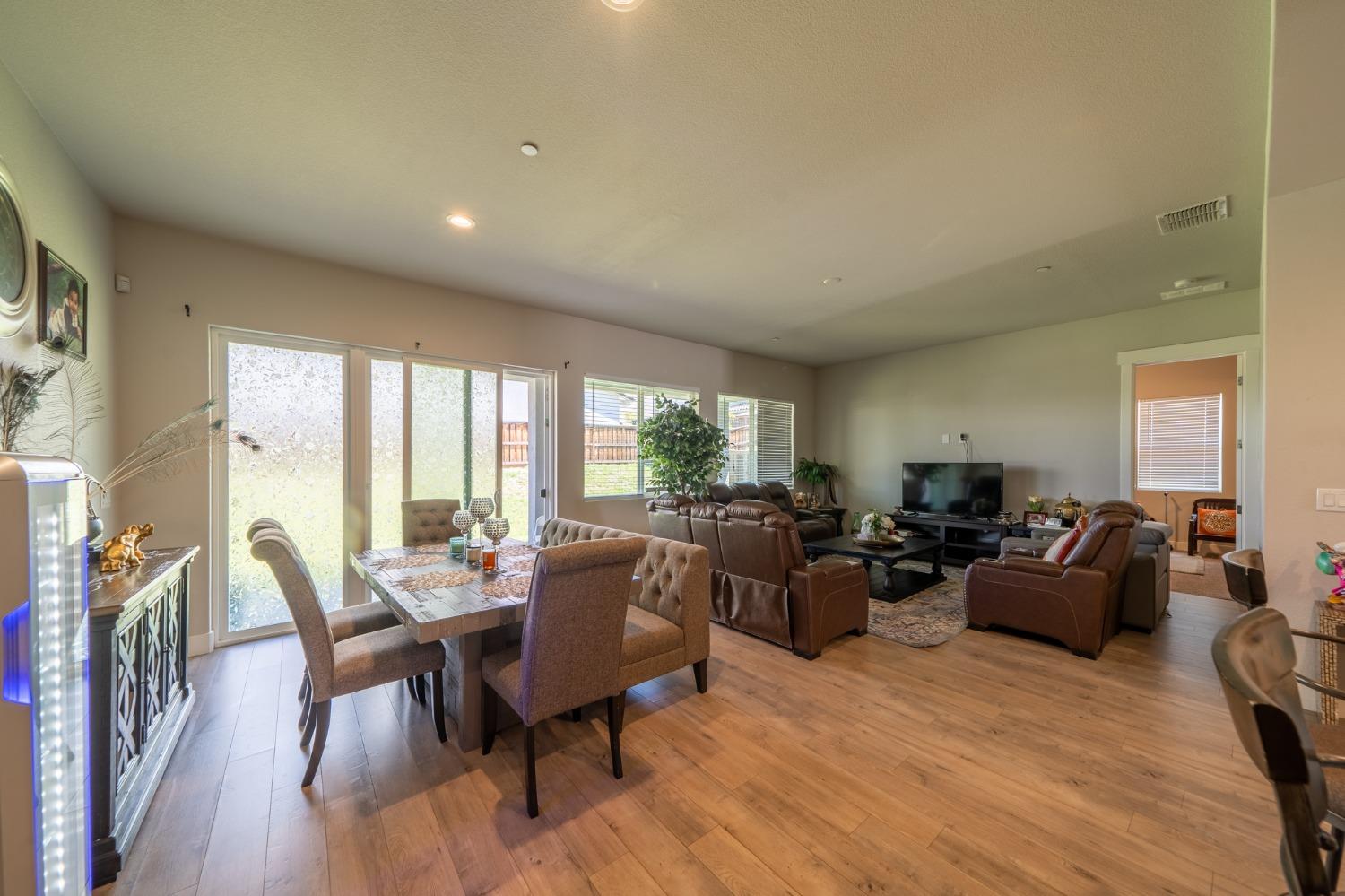 Detail Gallery Image 11 of 26 For 1847 Outrigger Ln, Lathrop,  CA 95330 - 6 Beds | 5/1 Baths