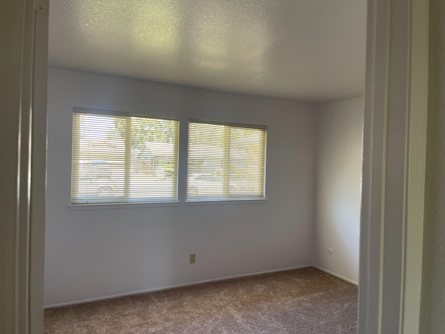 Detail Gallery Image 9 of 20 For 1216 E Sutherland Dr, Stockton,  CA 95210 - 3 Beds | 2 Baths