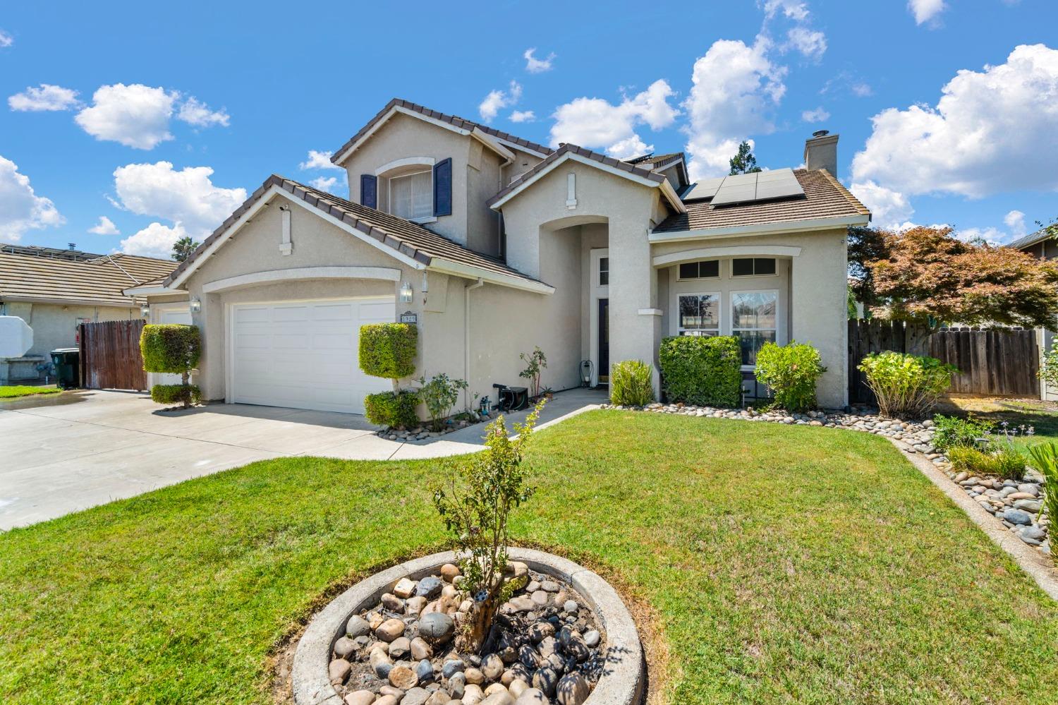 Detail Gallery Image 4 of 38 For 1929 Bolton Ln, Manteca,  CA 95336 - 5 Beds | 3 Baths