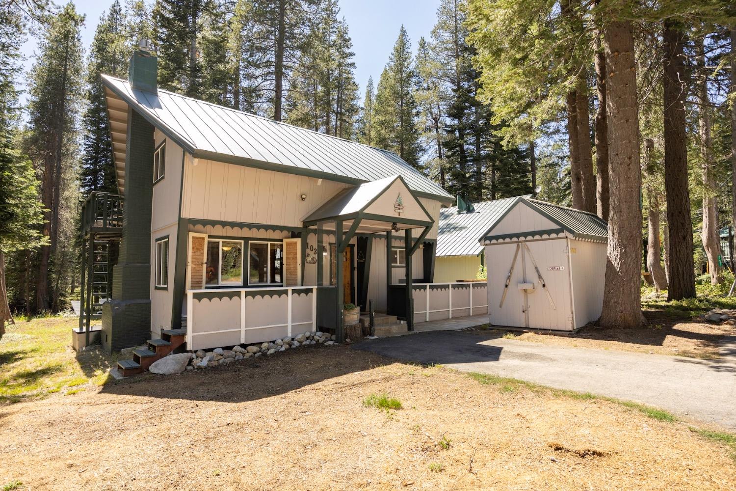 Detail Gallery Image 4 of 42 For 51035 Conifer Dr, Soda Springs,  CA 95728 - 3 Beds | 1/1 Baths