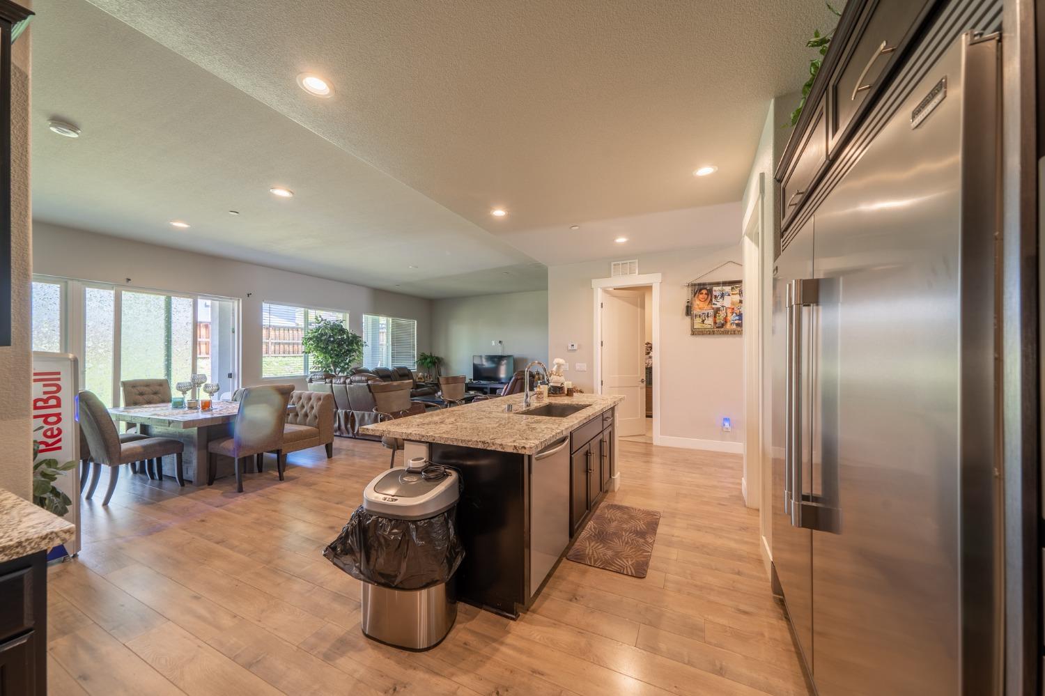 Detail Gallery Image 10 of 26 For 1847 Outrigger Ln, Lathrop,  CA 95330 - 6 Beds | 5/1 Baths