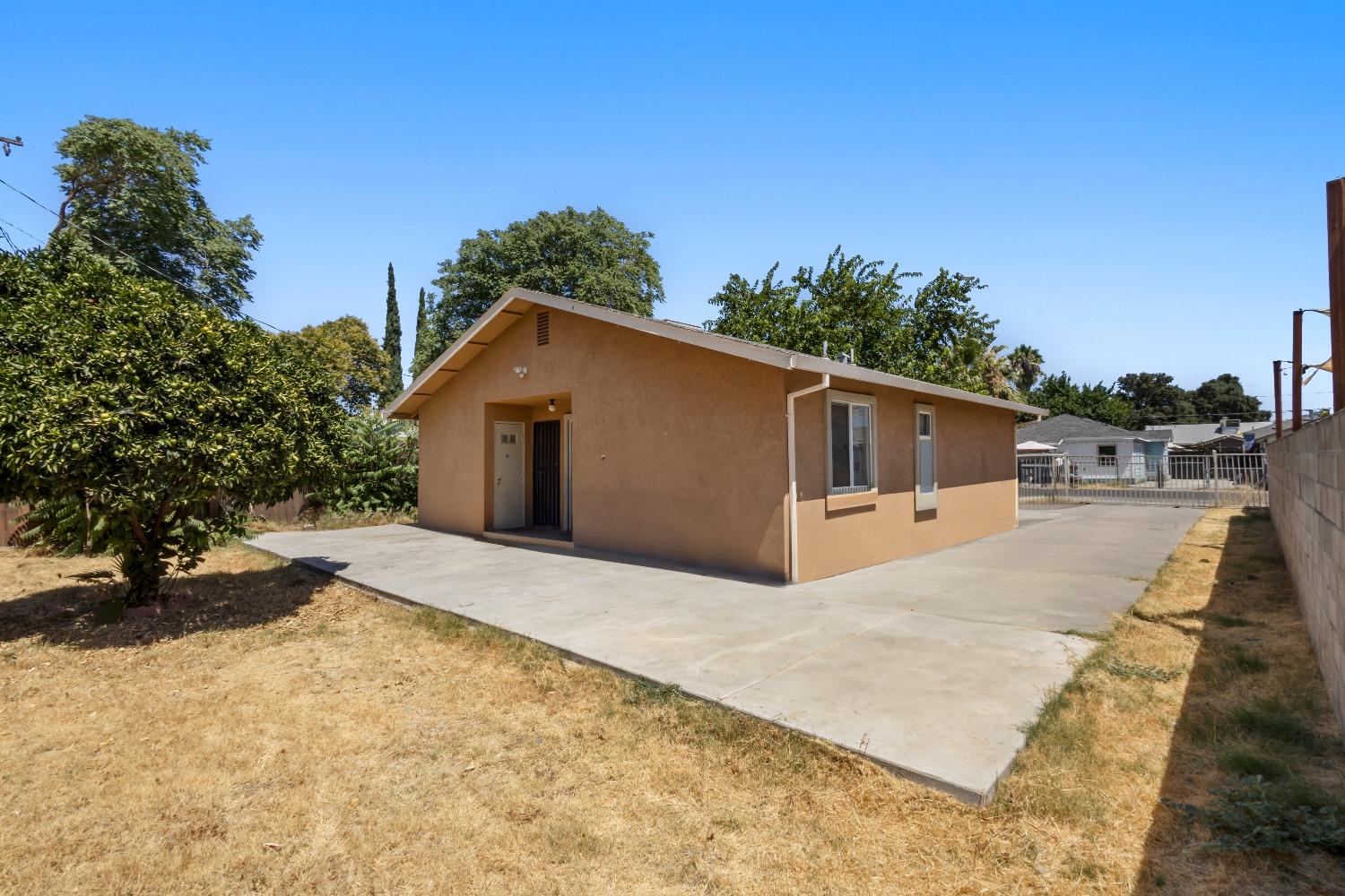 Detail Gallery Image 2 of 98 For 1949 Sunset Ave, Stockton,  CA 95205 - 2 Beds | 1 Baths