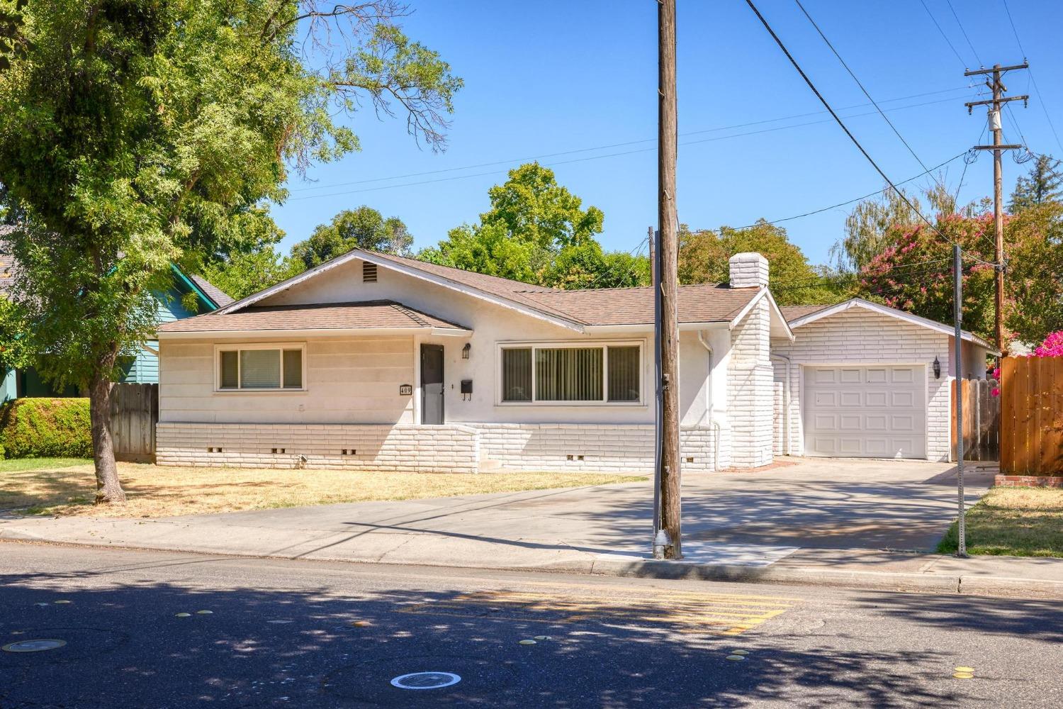 Detail Gallery Image 1 of 31 For 409 Coldwell Ave, Modesto,  CA 95354 - 3 Beds | 1/1 Baths