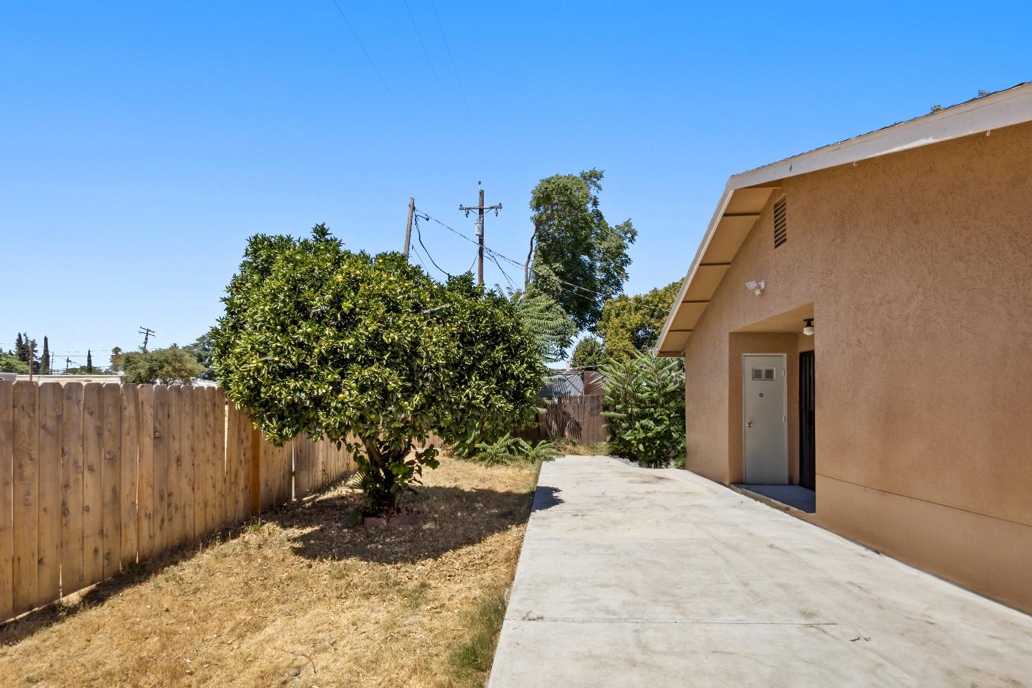 Detail Gallery Image 10 of 98 For 1949 Sunset Ave, Stockton,  CA 95205 - 2 Beds | 1 Baths