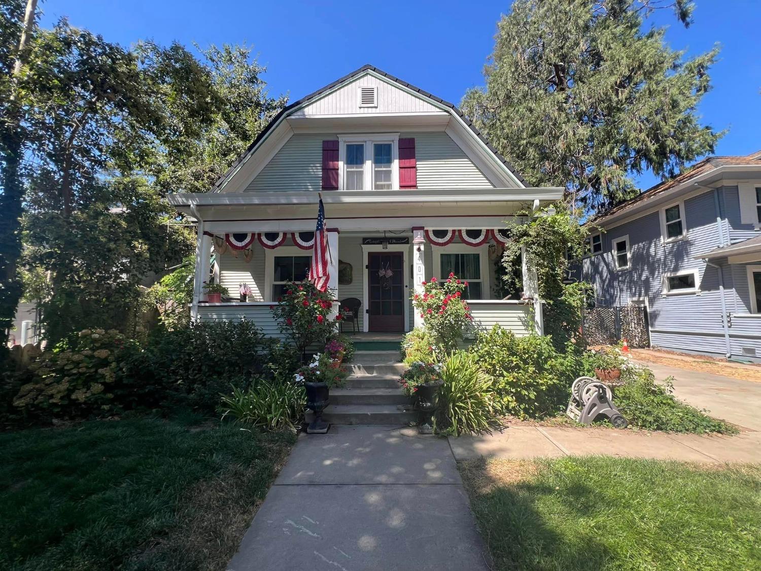 Detail Gallery Image 1 of 1 For 401 W Locust St, Lodi,  CA 95240 - 3 Beds | 2 Baths