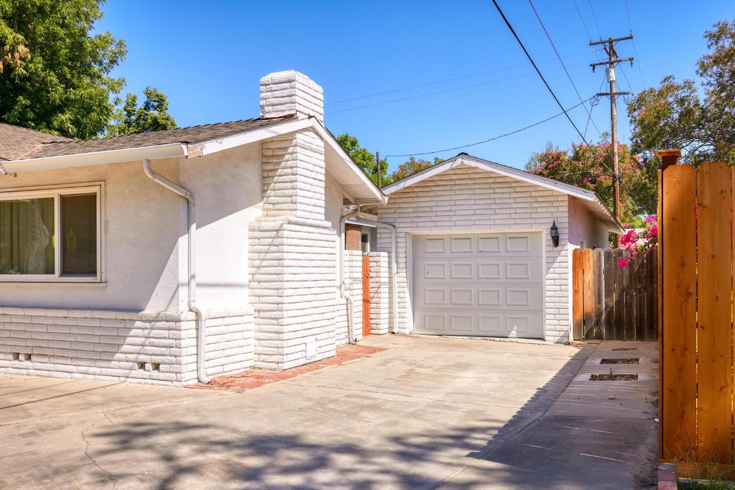 Detail Gallery Image 4 of 31 For 409 Coldwell Ave, Modesto,  CA 95354 - 3 Beds | 1/1 Baths