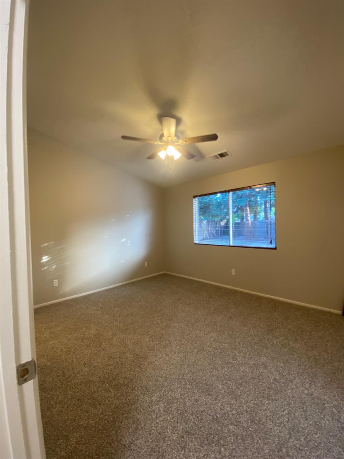 Detail Gallery Image 12 of 30 For 1886 Hogan Ct, Stockton,  CA 95206 - 3 Beds | 2 Baths