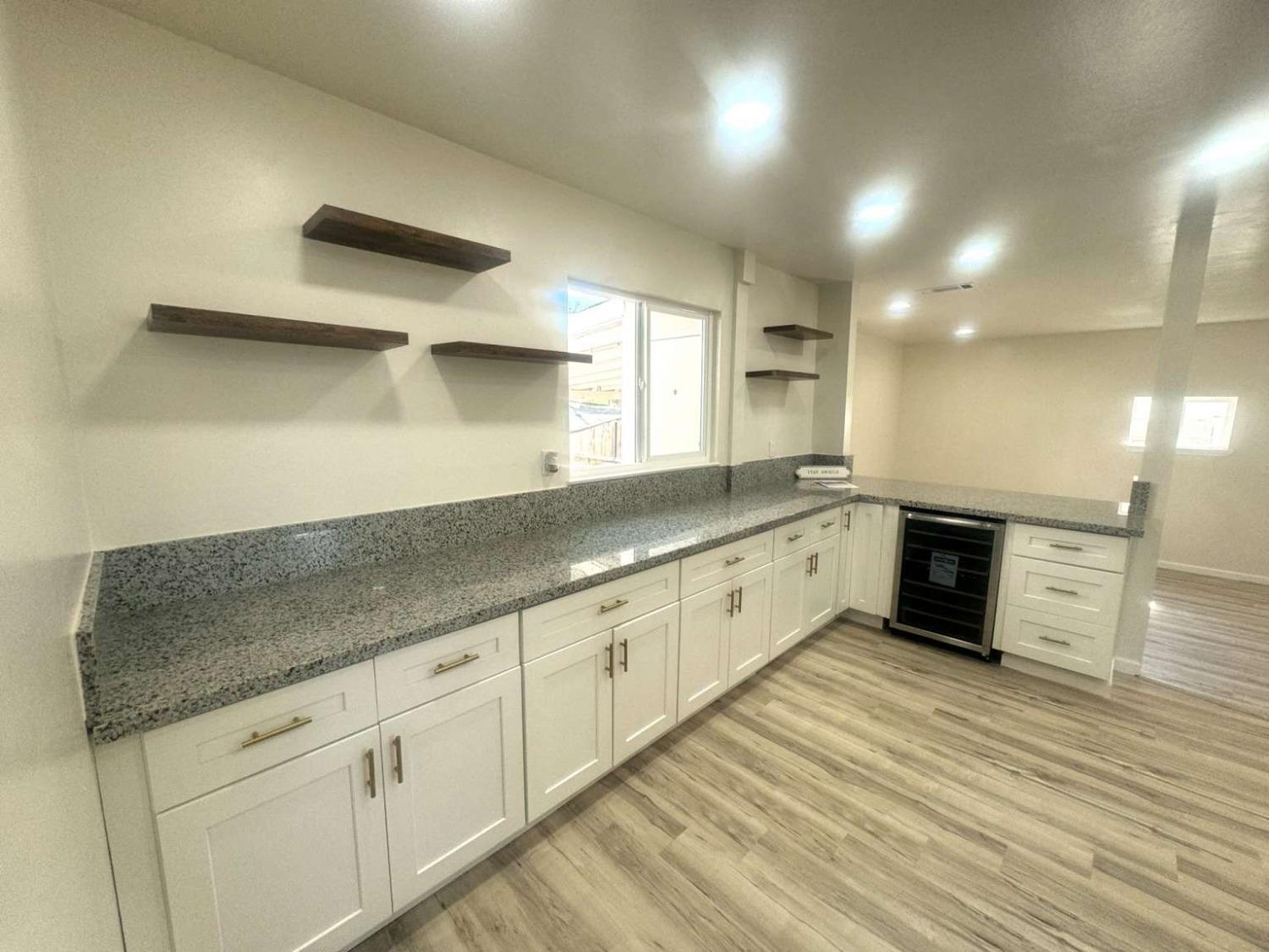 Detail Gallery Image 3 of 25 For 1421 Mount Vernon Dr, Modesto,  CA 95350 - 4 Beds | 2/1 Baths