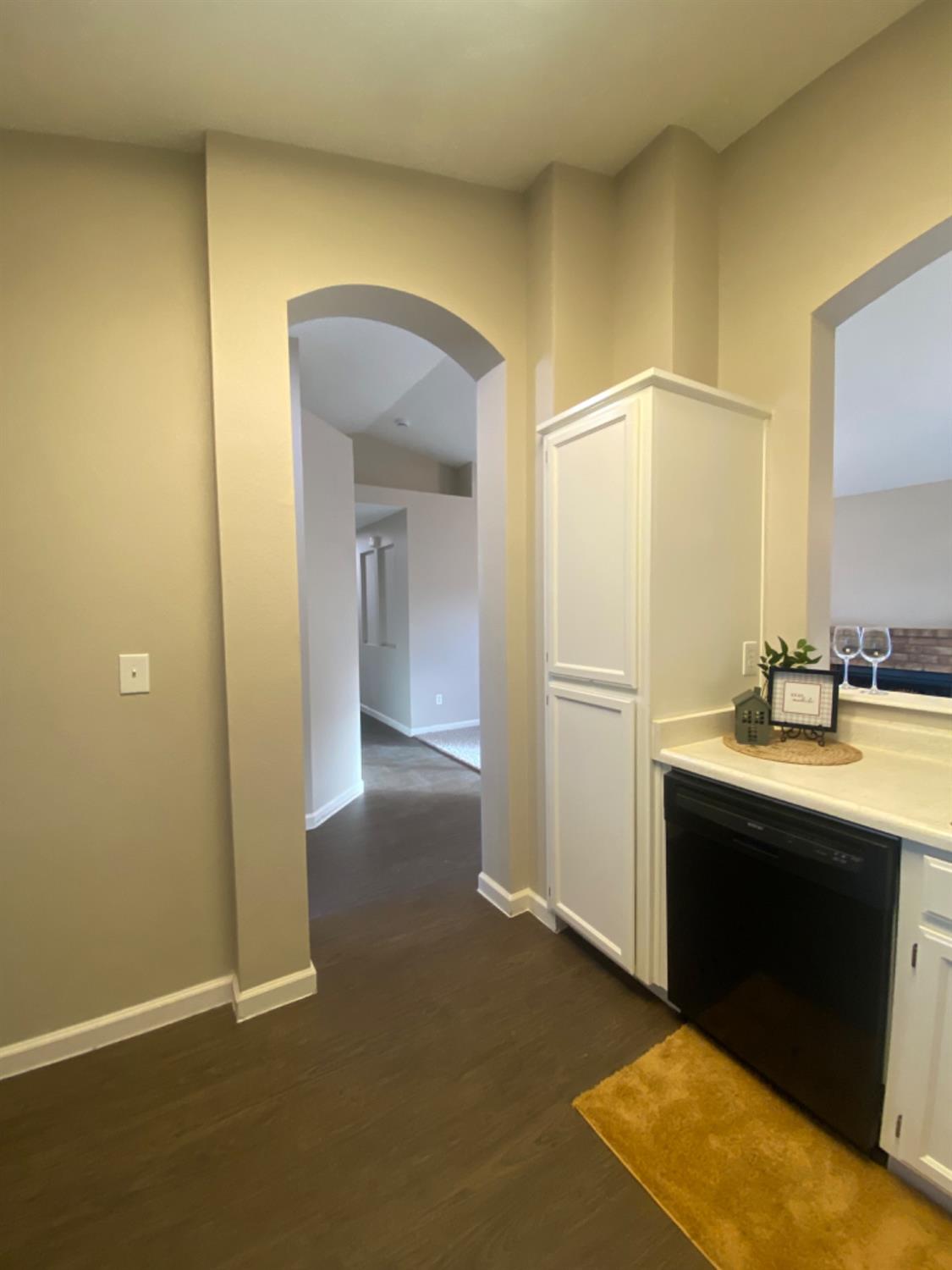 Detail Gallery Image 8 of 30 For 1886 Hogan Ct, Stockton,  CA 95206 - 3 Beds | 2 Baths