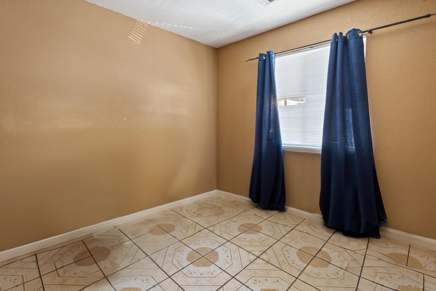 Detail Gallery Image 14 of 98 For 1949 Sunset Ave, Stockton,  CA 95205 - 2 Beds | 1 Baths