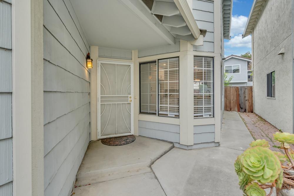 Detail Gallery Image 3 of 51 For 5539 Civic Terrace Ave, Newark,  CA 94560 - 3 Beds | 2/1 Baths